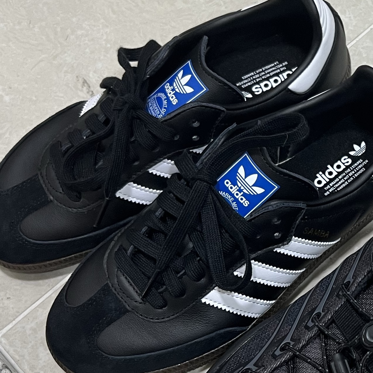 Adidas Samba OG Black White Gum 착용 스타일