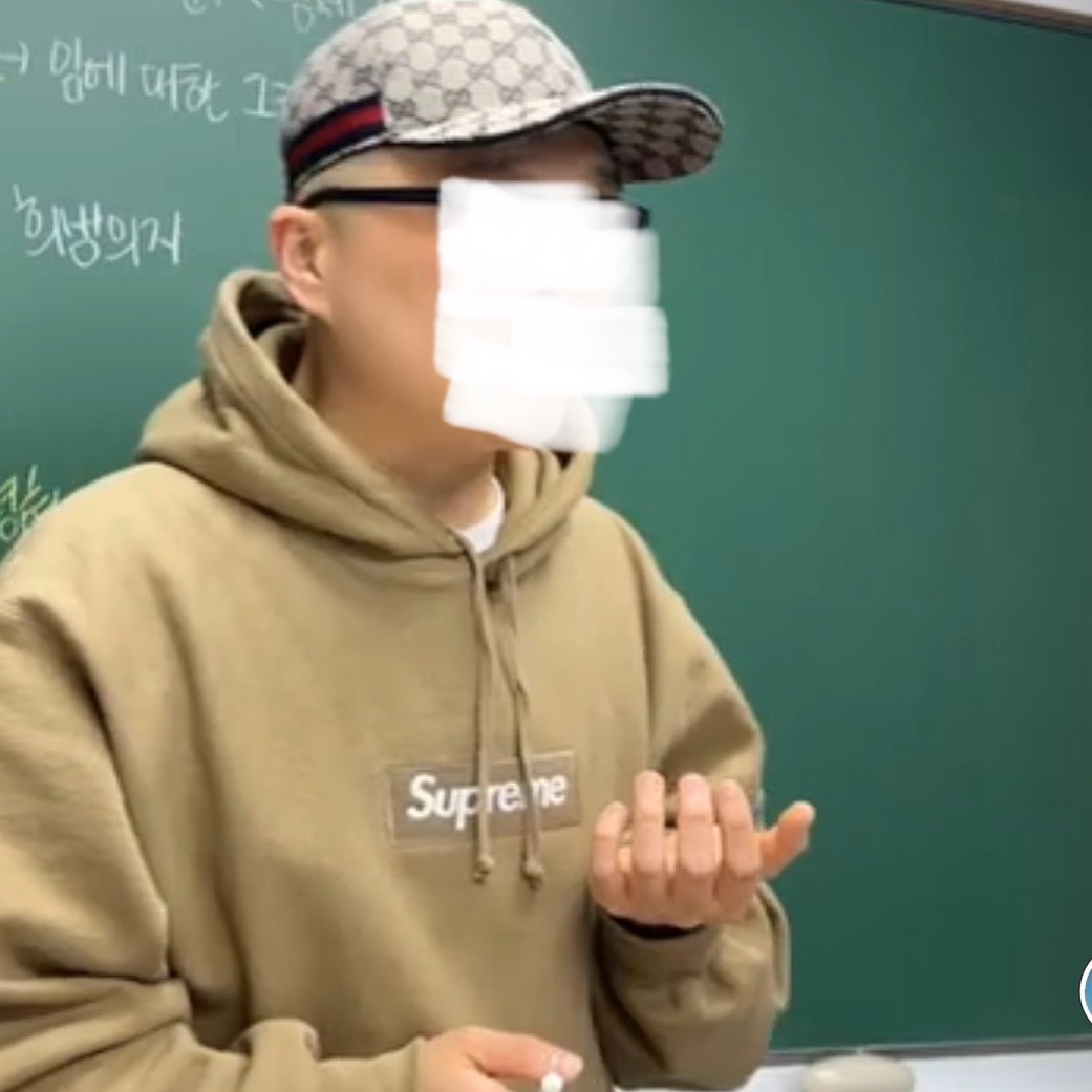 Supreme Box Logo Hooded Sweatshirt Dark Sand - 23FW, Gucci Original GG Canvas Baseball Hat with Web Beige Blue Red 착용 스타일