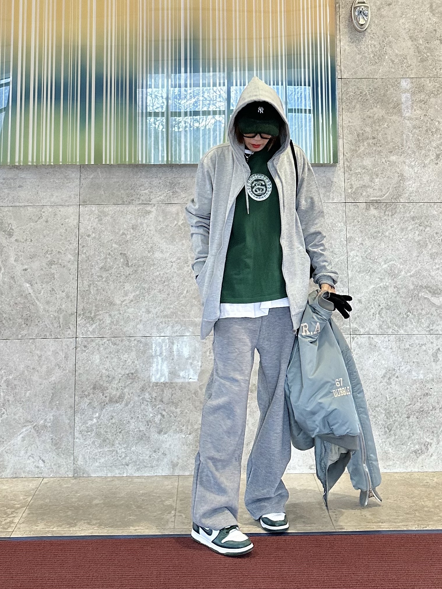 Nike Dunk High SP Spartan Green, Nike x Stussy Big Swoosh LS T-Shirt Green - Asia 착용 스타일 - 1