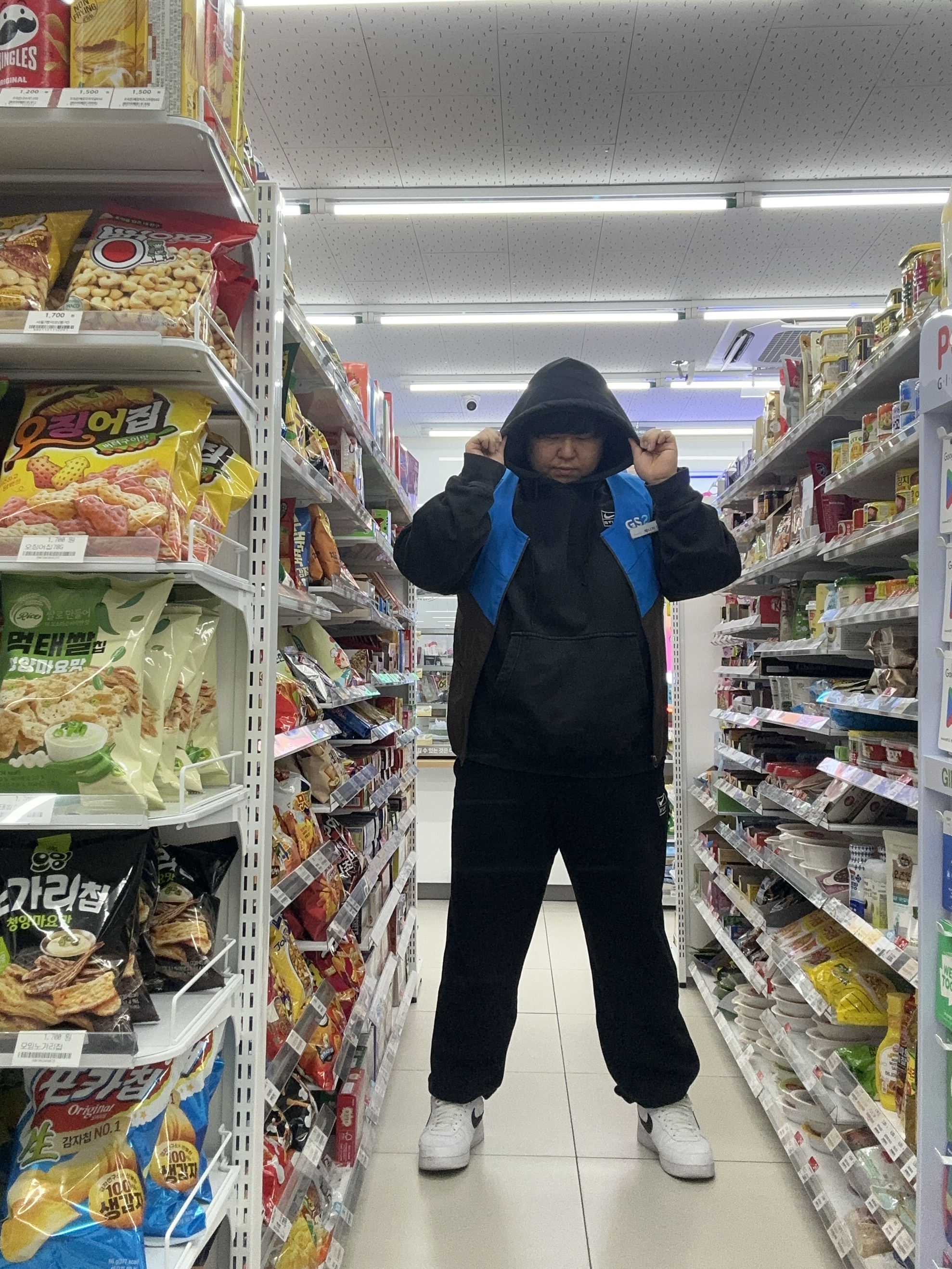Nike x Stussy Washed Fleece Pants Black (FN5235-010), Nike x Stussy NRG RA Washed Pullover Hoodie Black (DN4028-010) 착용 스타일