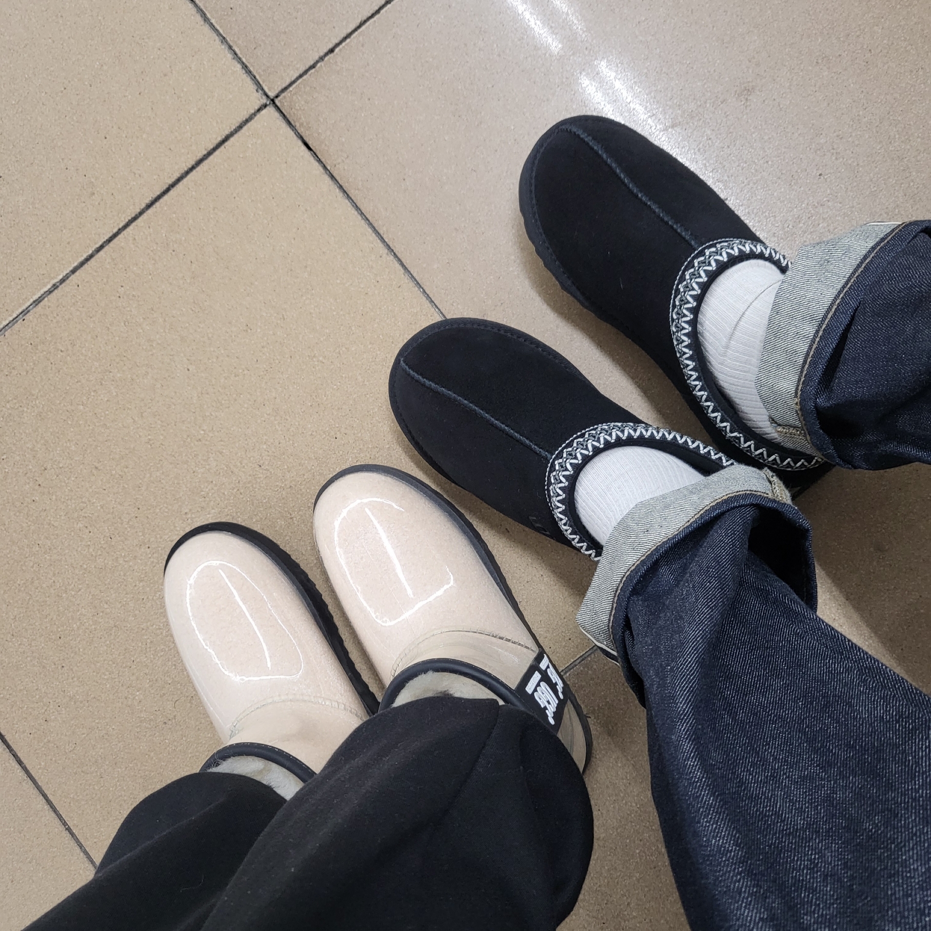 UGG Tasman Black 착용 스타일