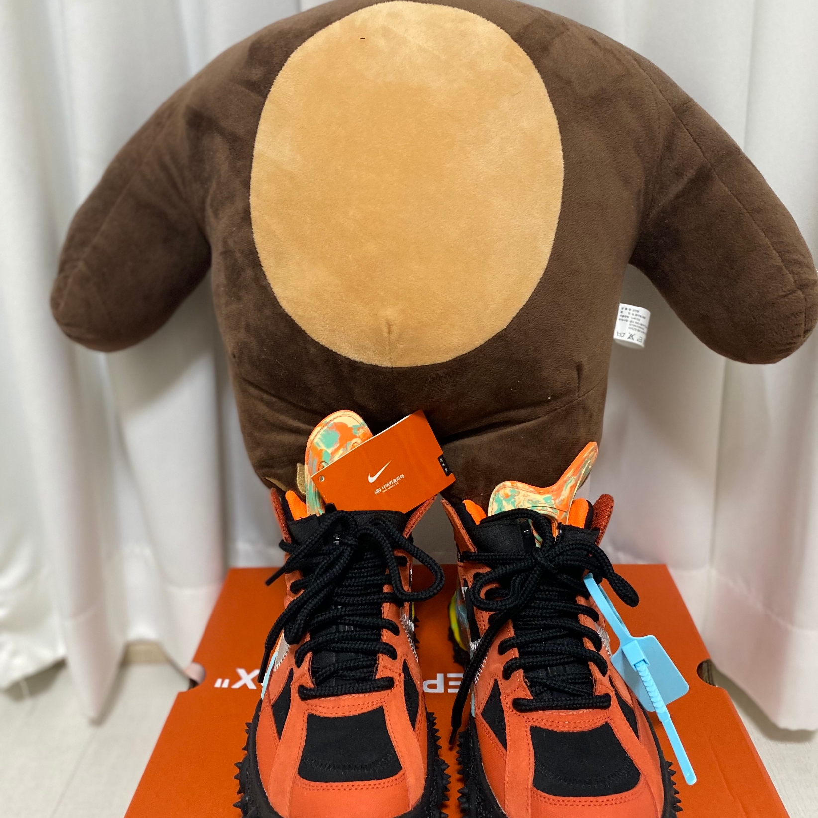Nike x Off-White Terra Forma Mantra Orange 착용 스타일 - 3