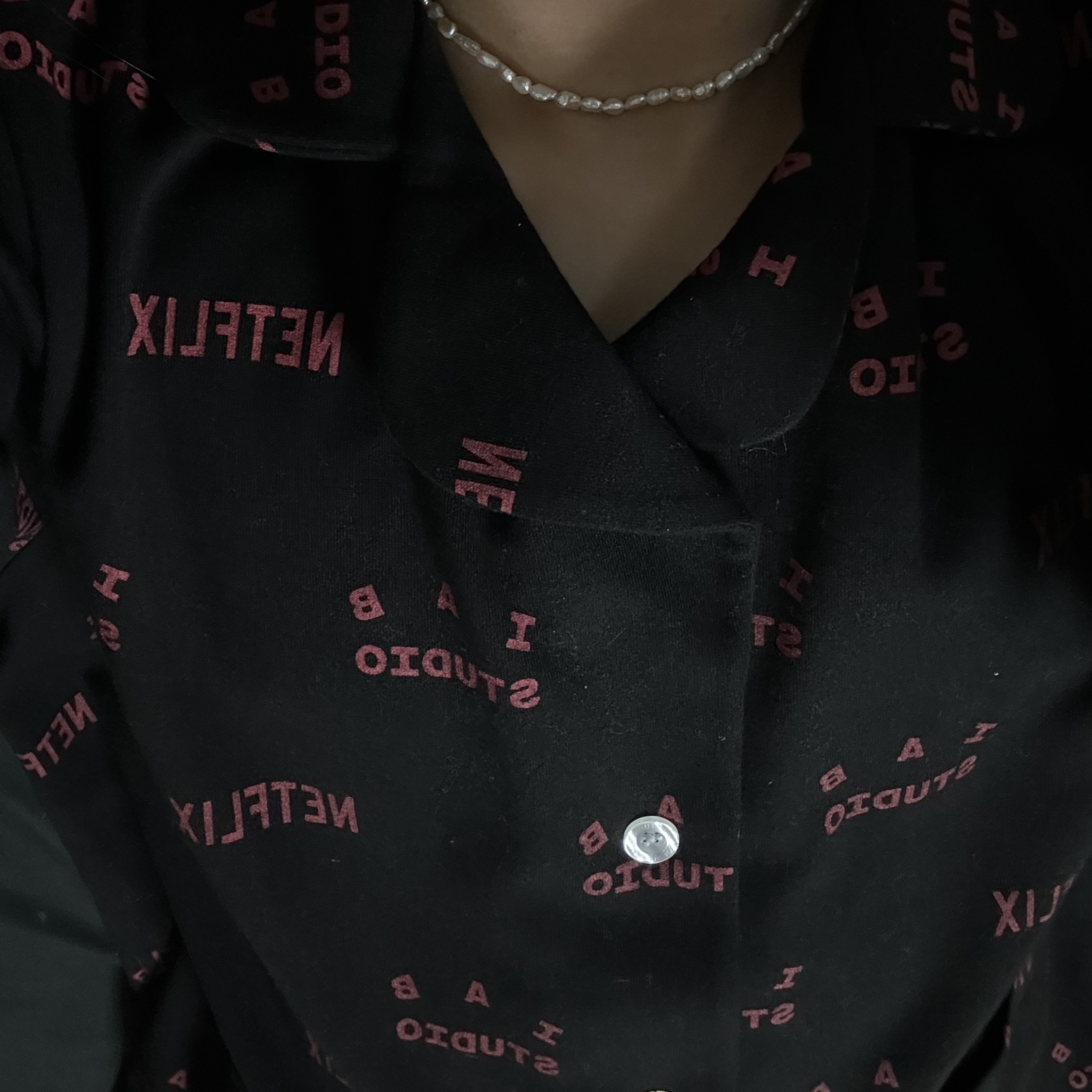 IAB Studio x Netflix Pajama Cushion Cover Set Black 착용 스타일