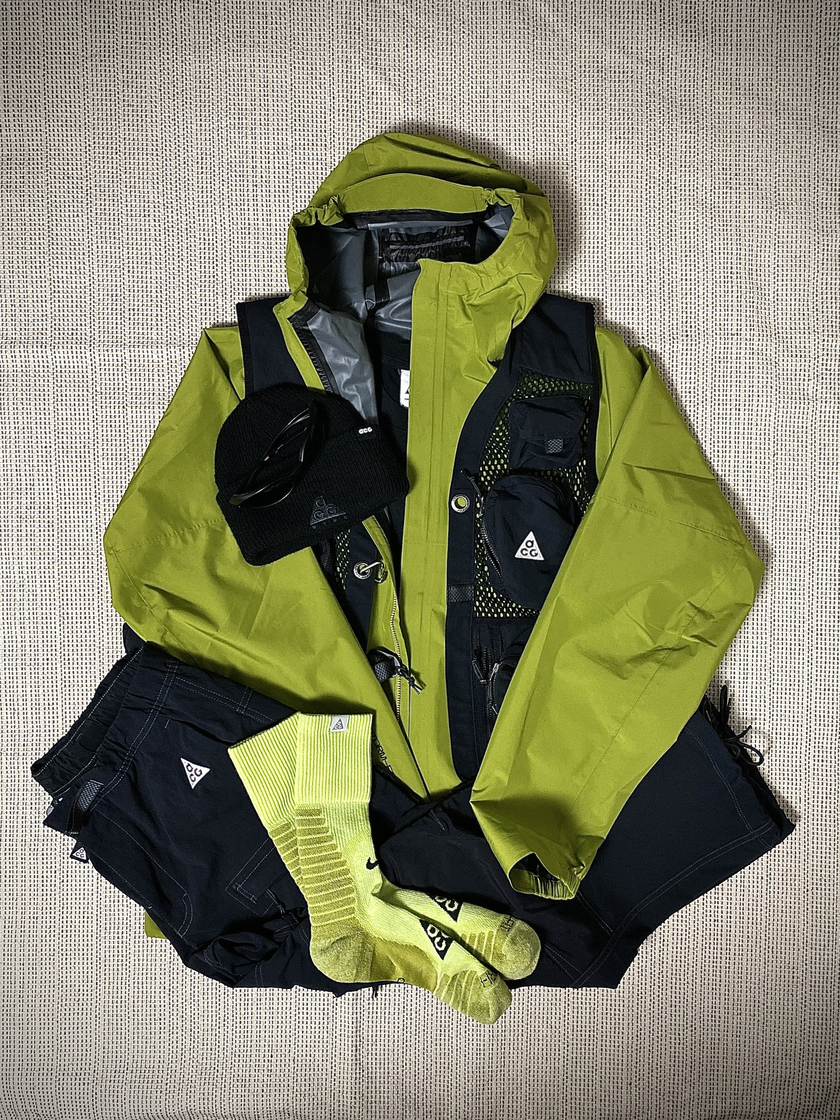 Nike ACG Small Logo Beanie Black, Nike ACG Storm-Fit ADV Cascade Rains Full Zip Jacket Moss - Asia 착용 스타일 - 4