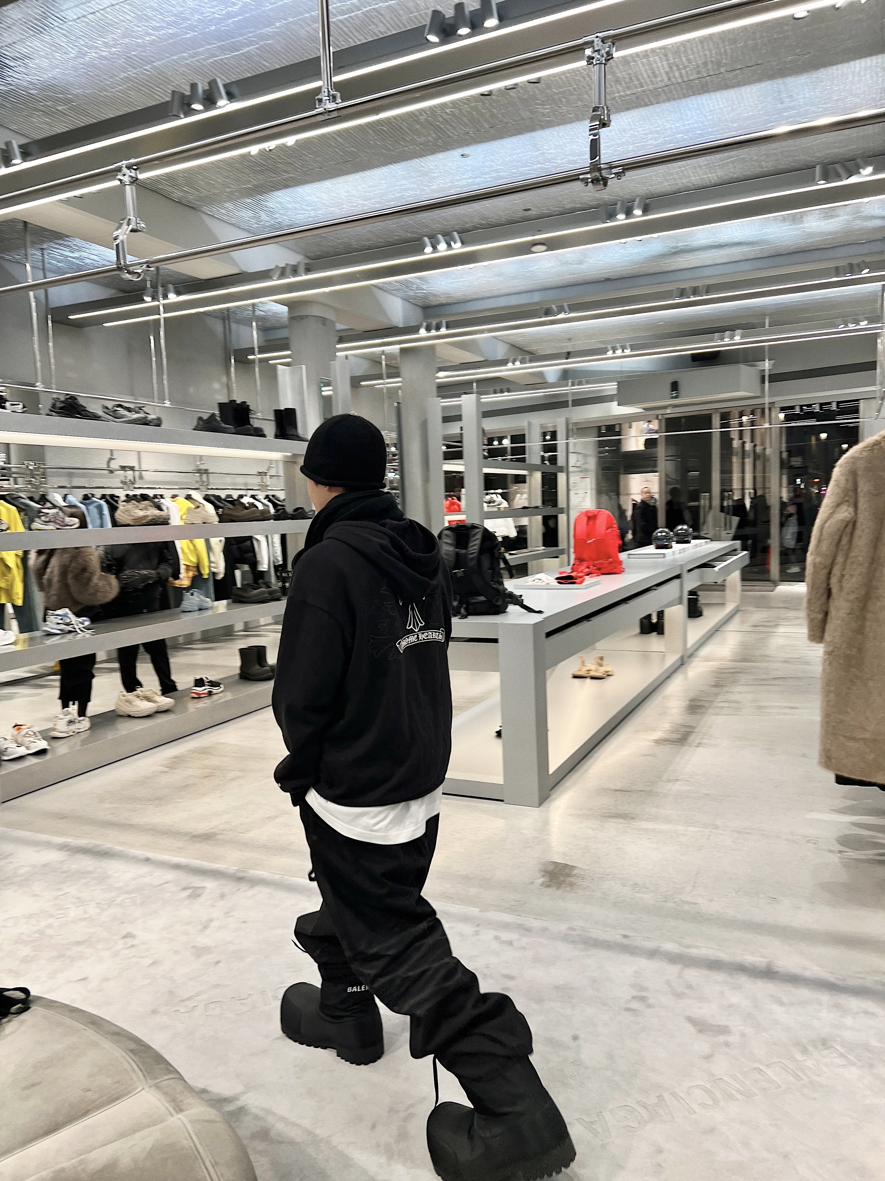 Balenciaga Skiwear Alaska Nylon Low Boot Black, Project G/R Backward Denim Pants Black 착용 스타일 - 3
