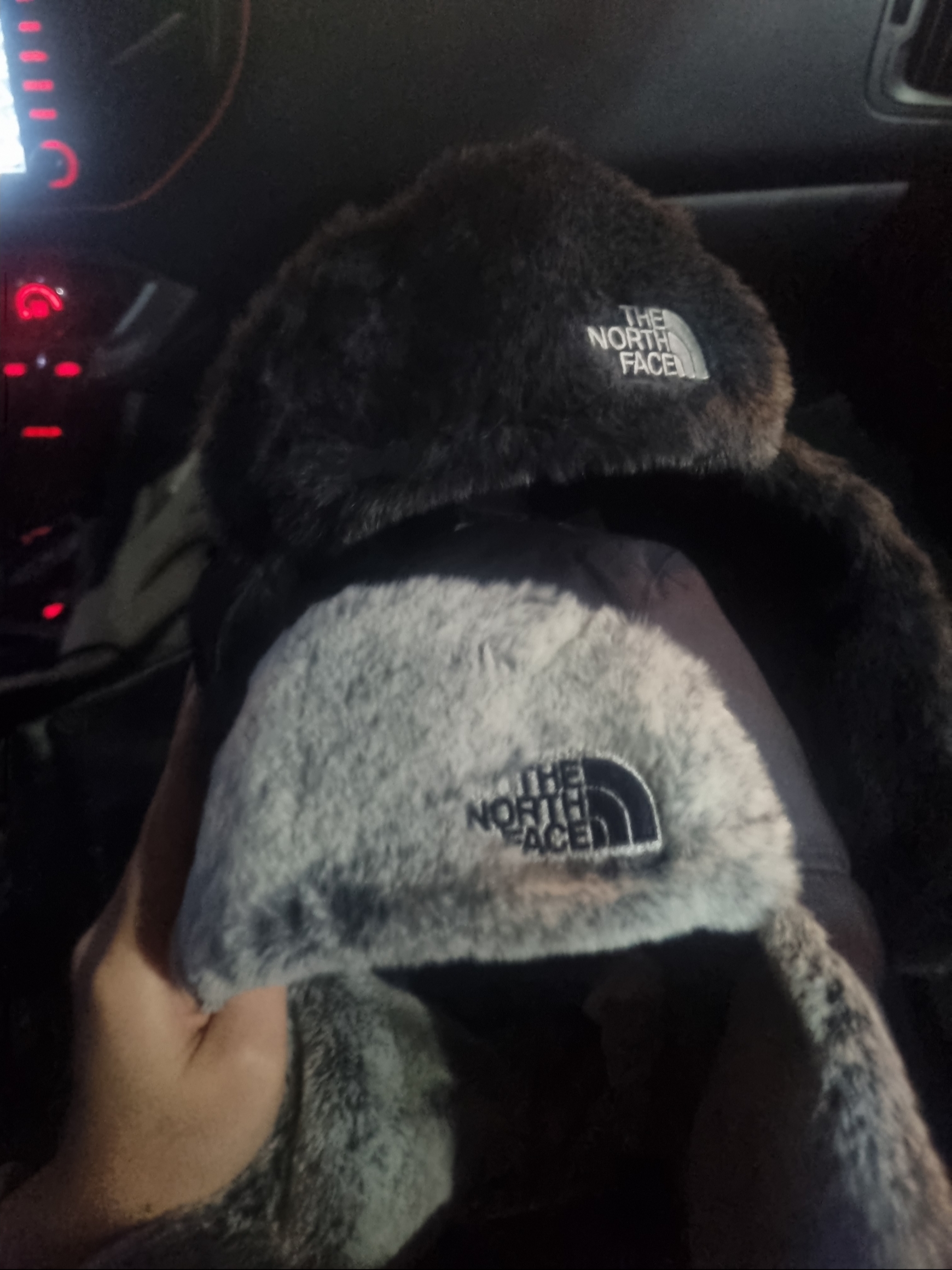 The North Face Expedition Earmuff Cap Black 착용 스타일 - 2