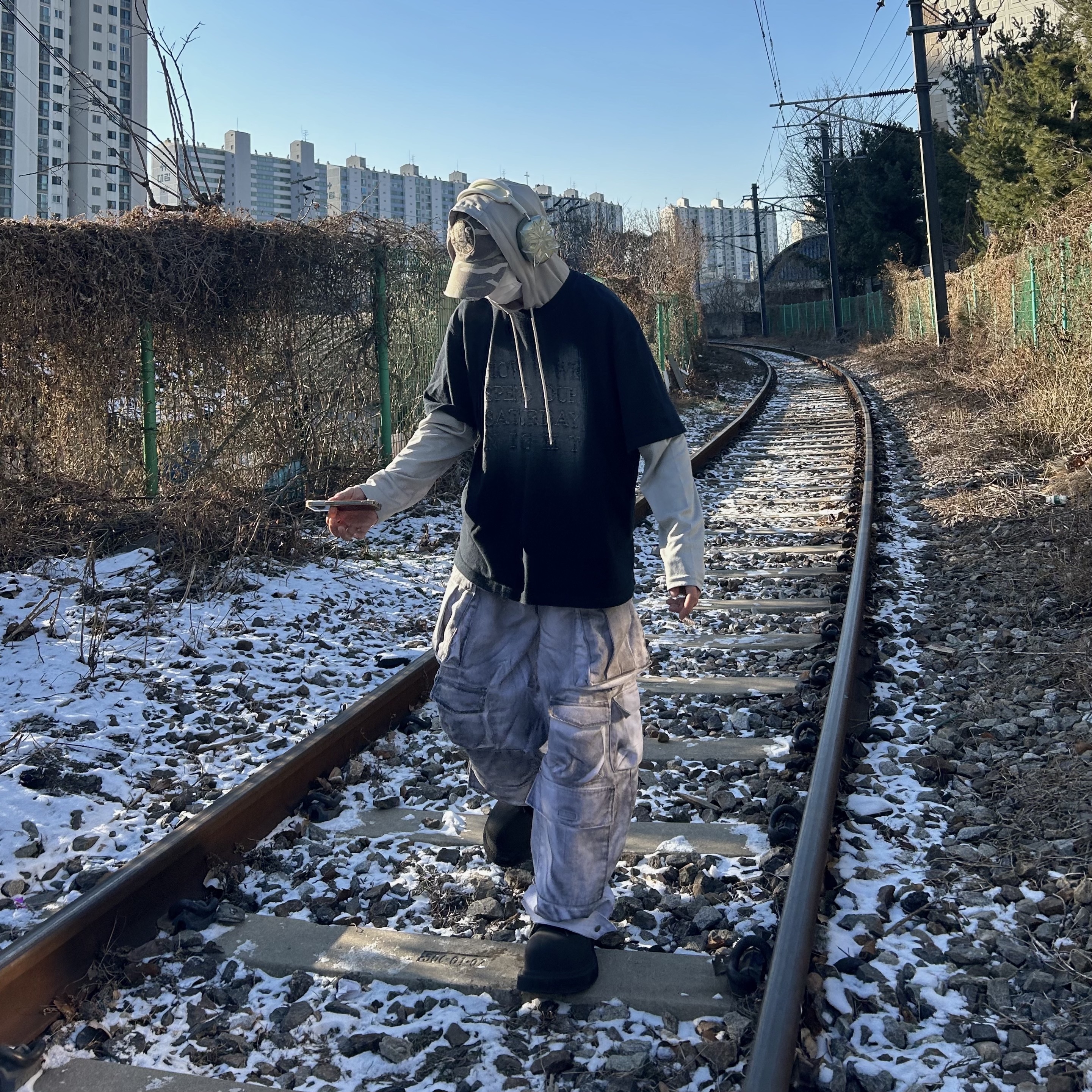 Test Artifact Era Max Winter 23 Clear, Apple AirPods Max Lightning Green (Korean Ver.) 착용 스타일 - 4