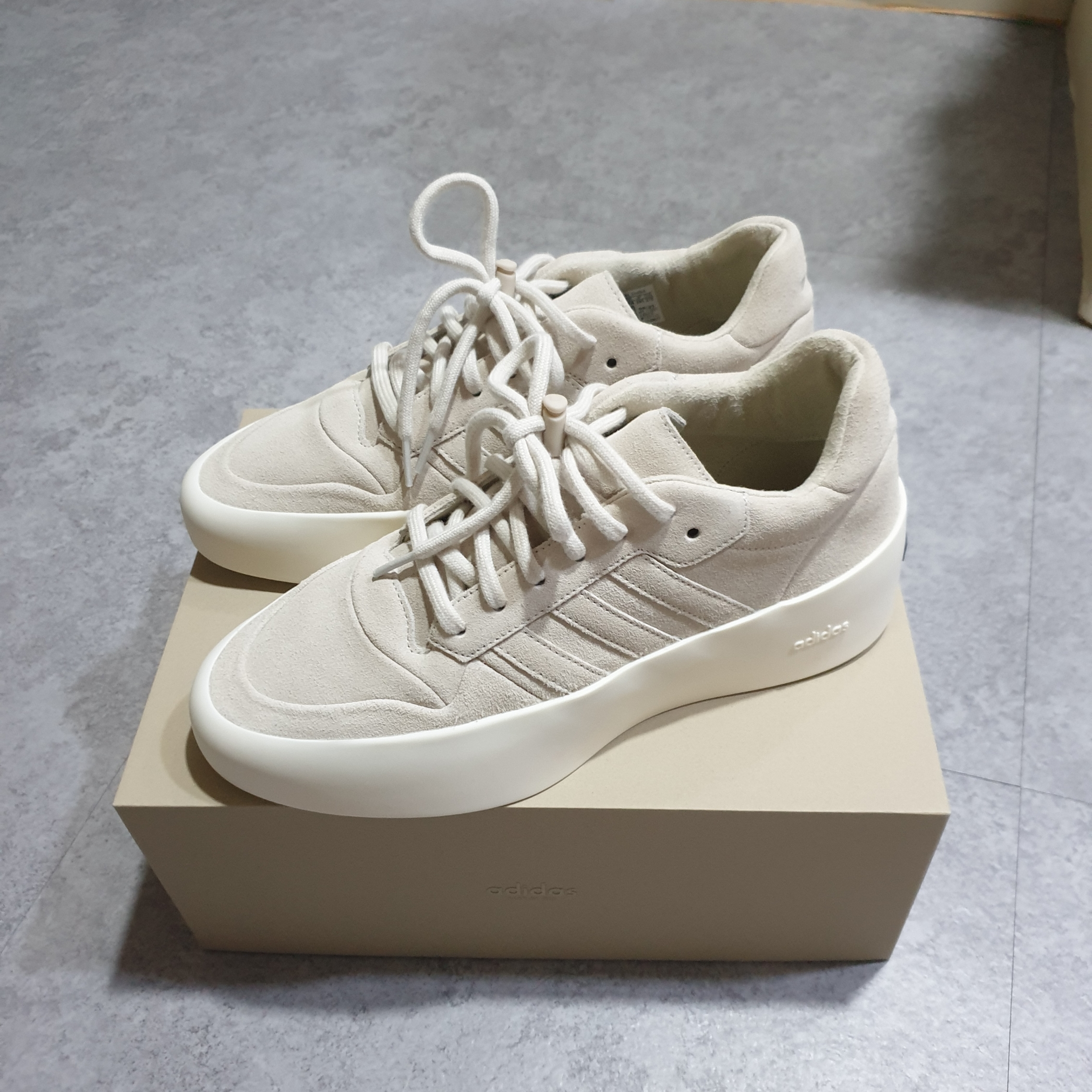Adidas x Fear of God Athletics 86 Low Talc 착용 스타일