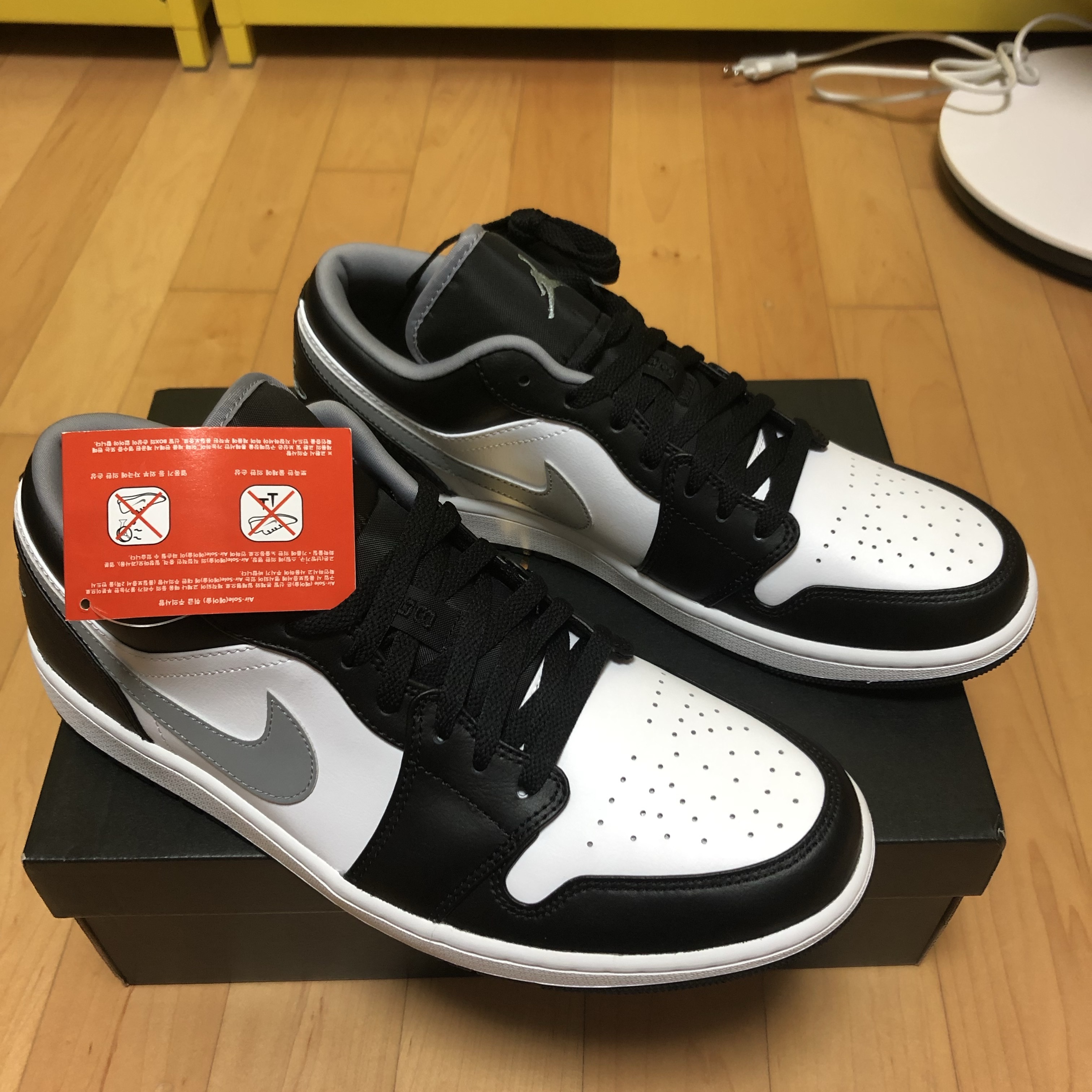 Jordan 1 Low Black Particle Grey 착용 스타일