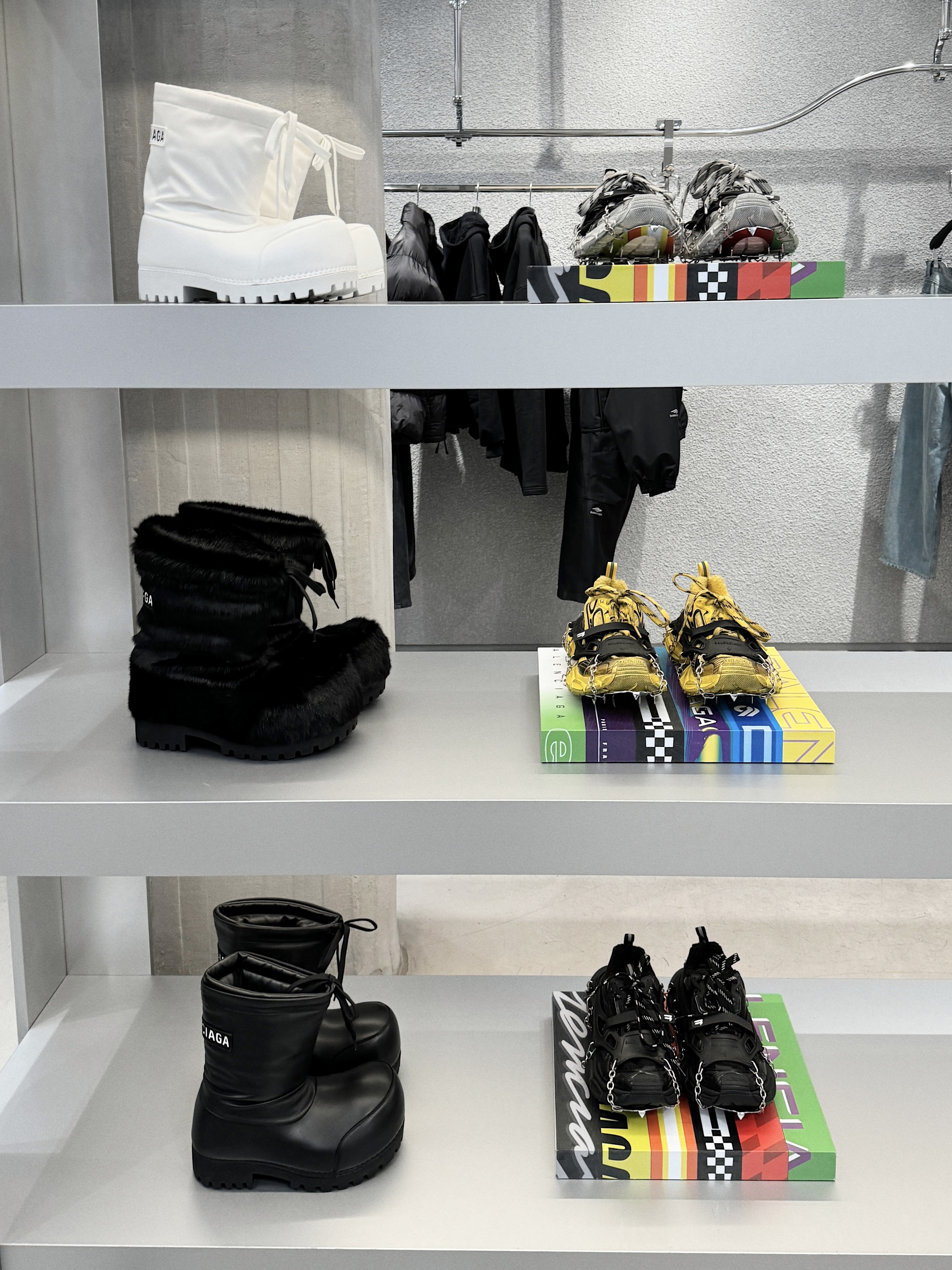 Balenciaga Skiwear Alaska Nylon Low Boot Black, (W) Balenciaga Skiwear Alaska Nylon Low Boot White 착용 스타일 - 7