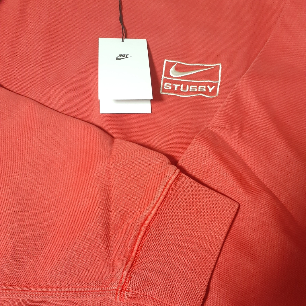 Nike x Stussy Pigment Dyed Fleece Crewneck Habanero Red (FQ3015-642) 착용 스타일