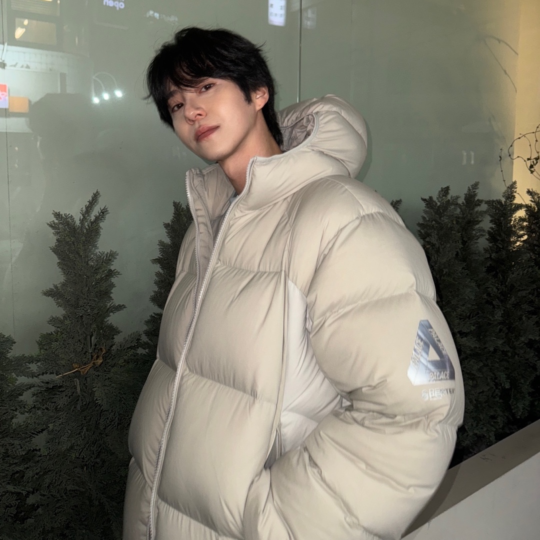 Palace Pertex Matte Balaclava Puffa Stone Arctica - 23FW 착용 스타일 - 3