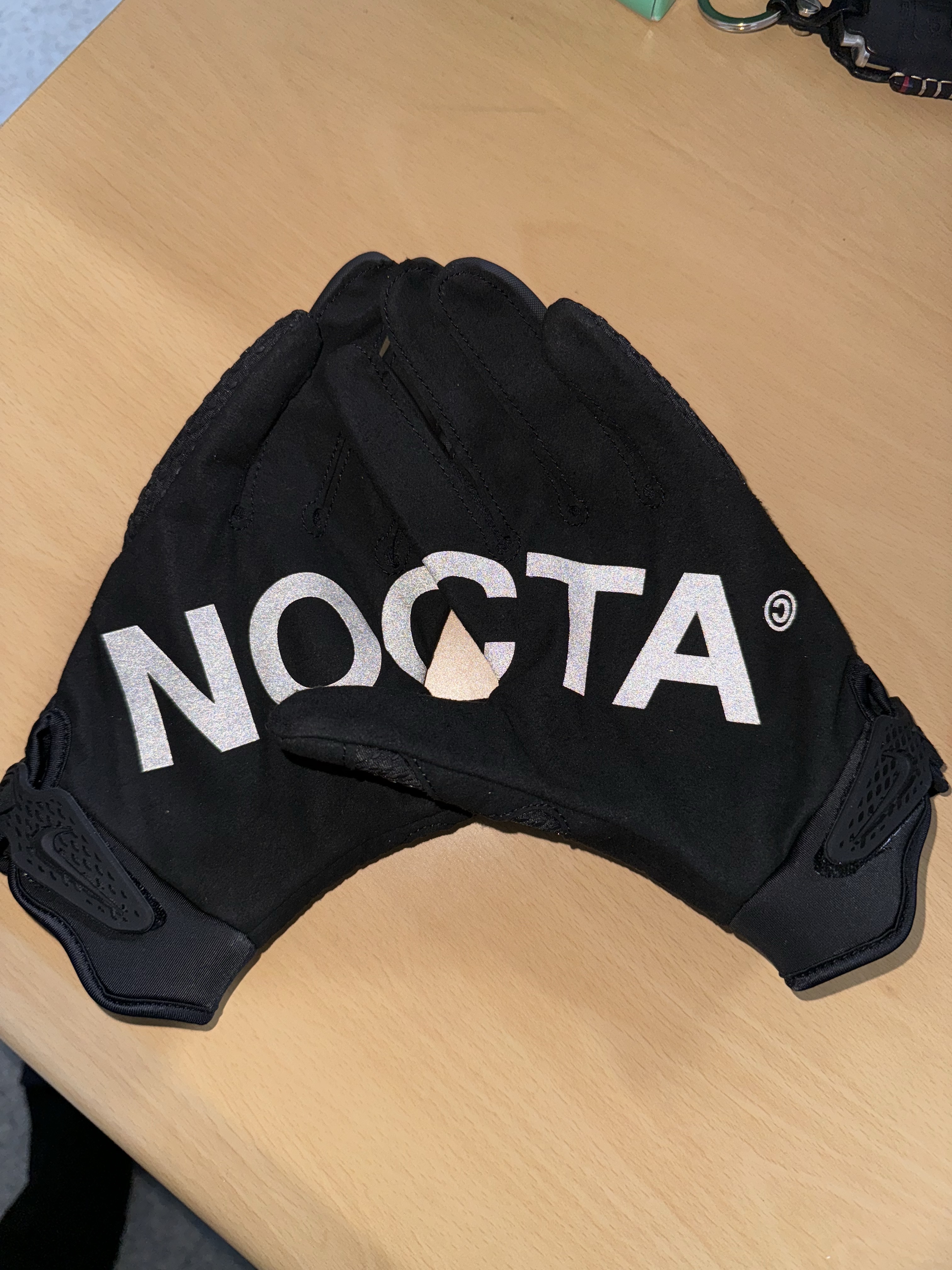 Nike x Drake Nocta Gloves Black, Nike x Drake Nocta NRG Essential Fleece Hoodie Black - US/EU 착용 스타일 - 4