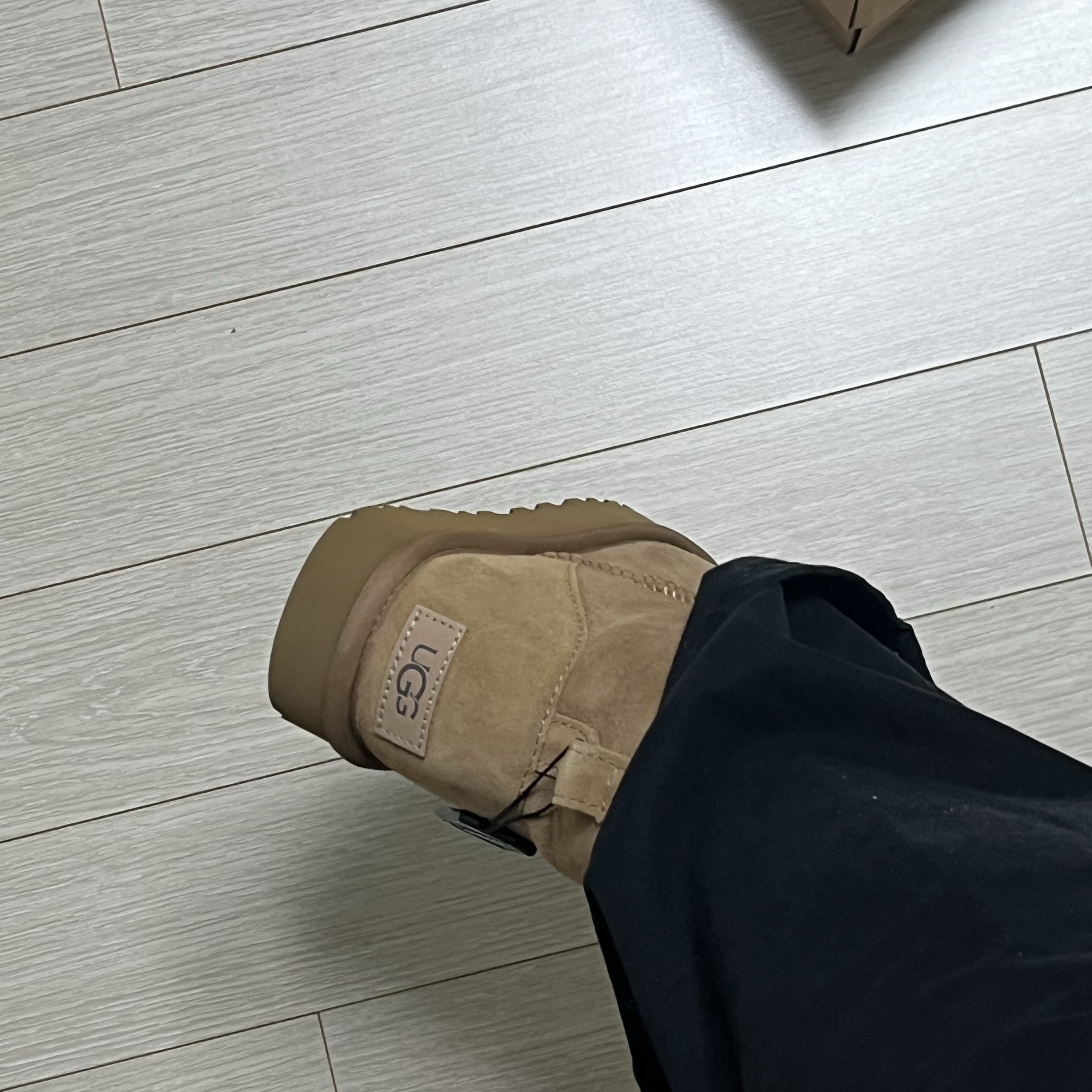 (W) UGG Classic Mini II Boots Chestnut 착용 스타일 - 3
