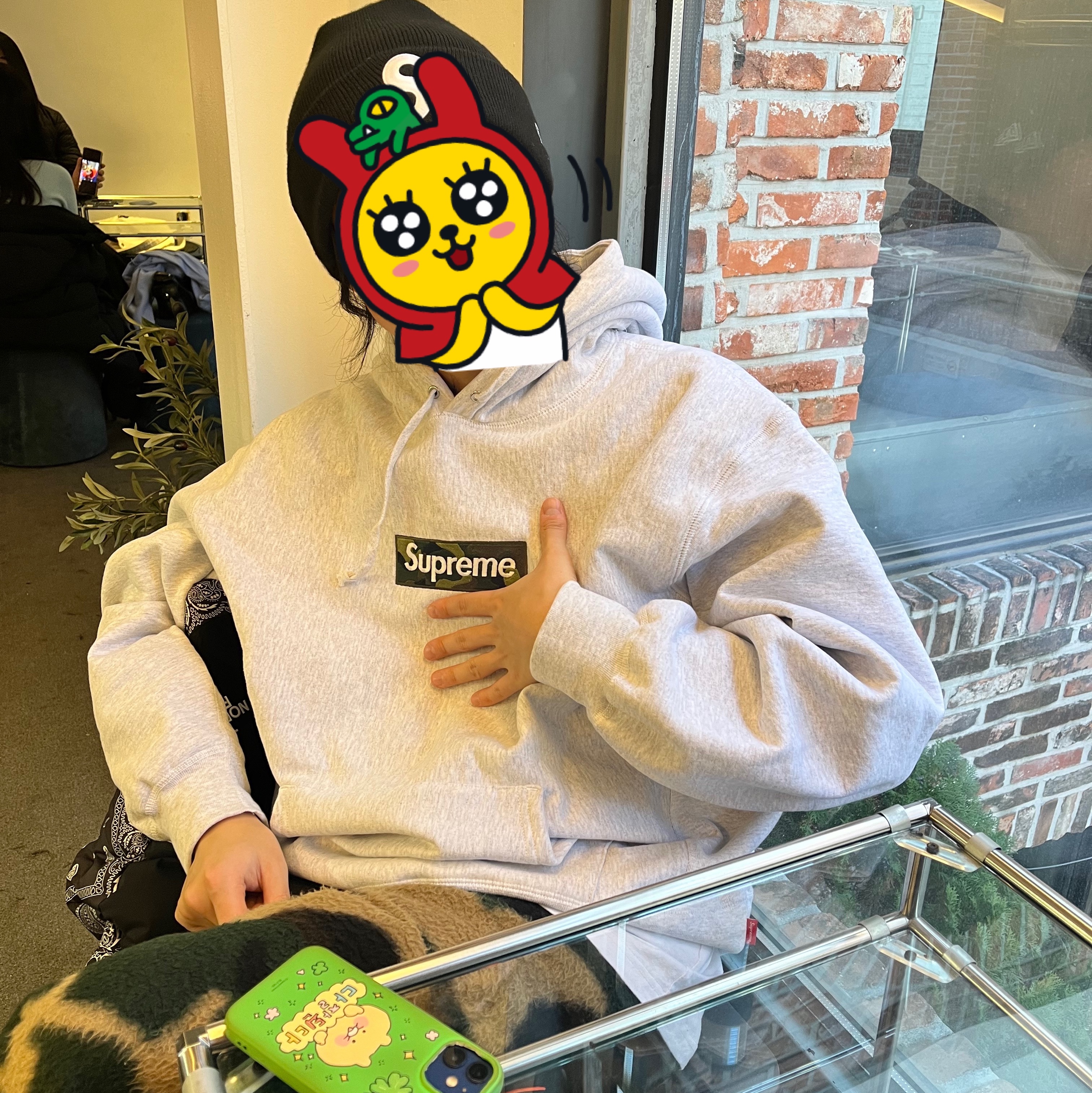Supreme Box Logo Hooded Sweatshirt Ash Grey - 23FW, Supreme New Era S Logo Beanie Black - 23FW 착용 스타일