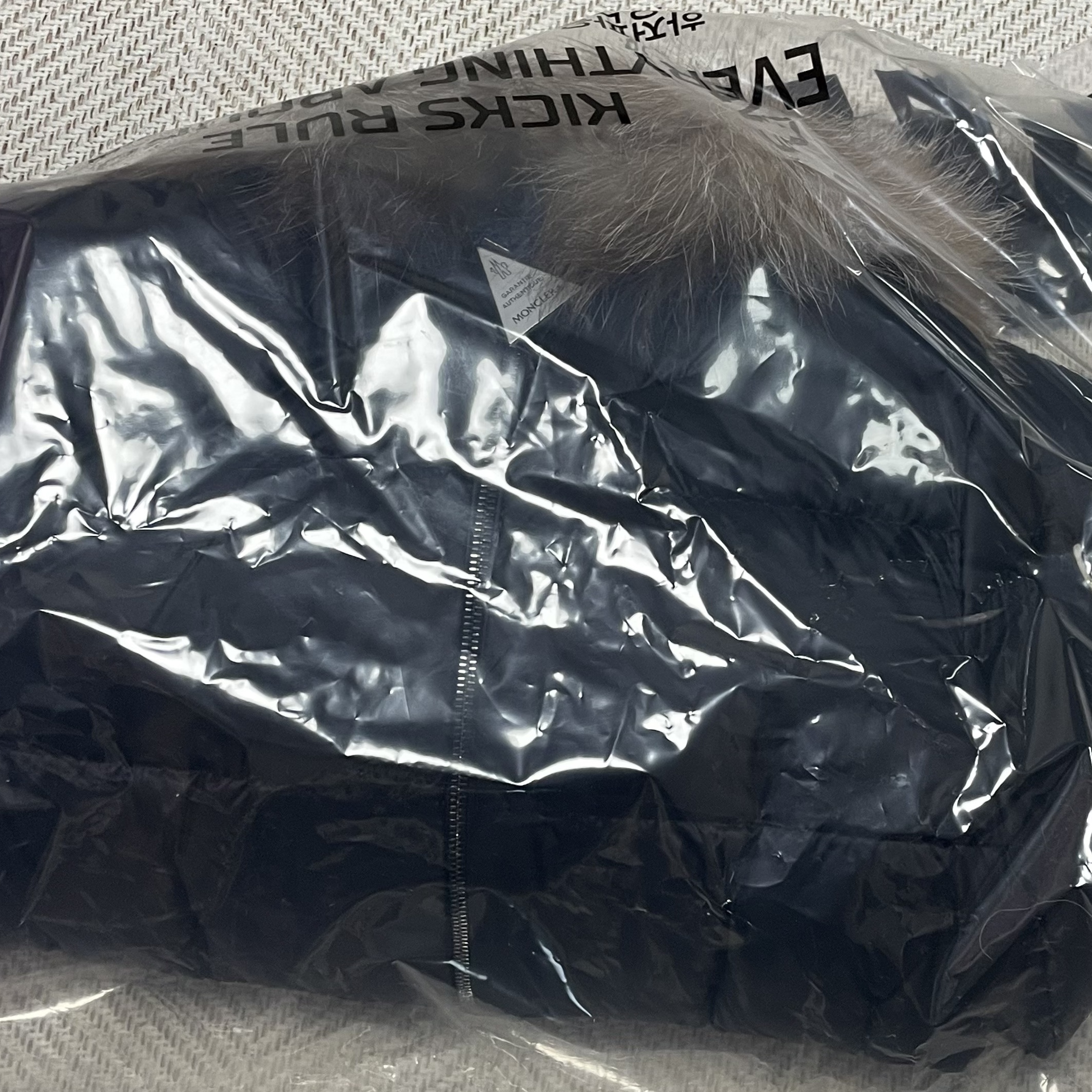 (W) Moncler Boed Short Down Jacket Black - 23FW 착용 스타일