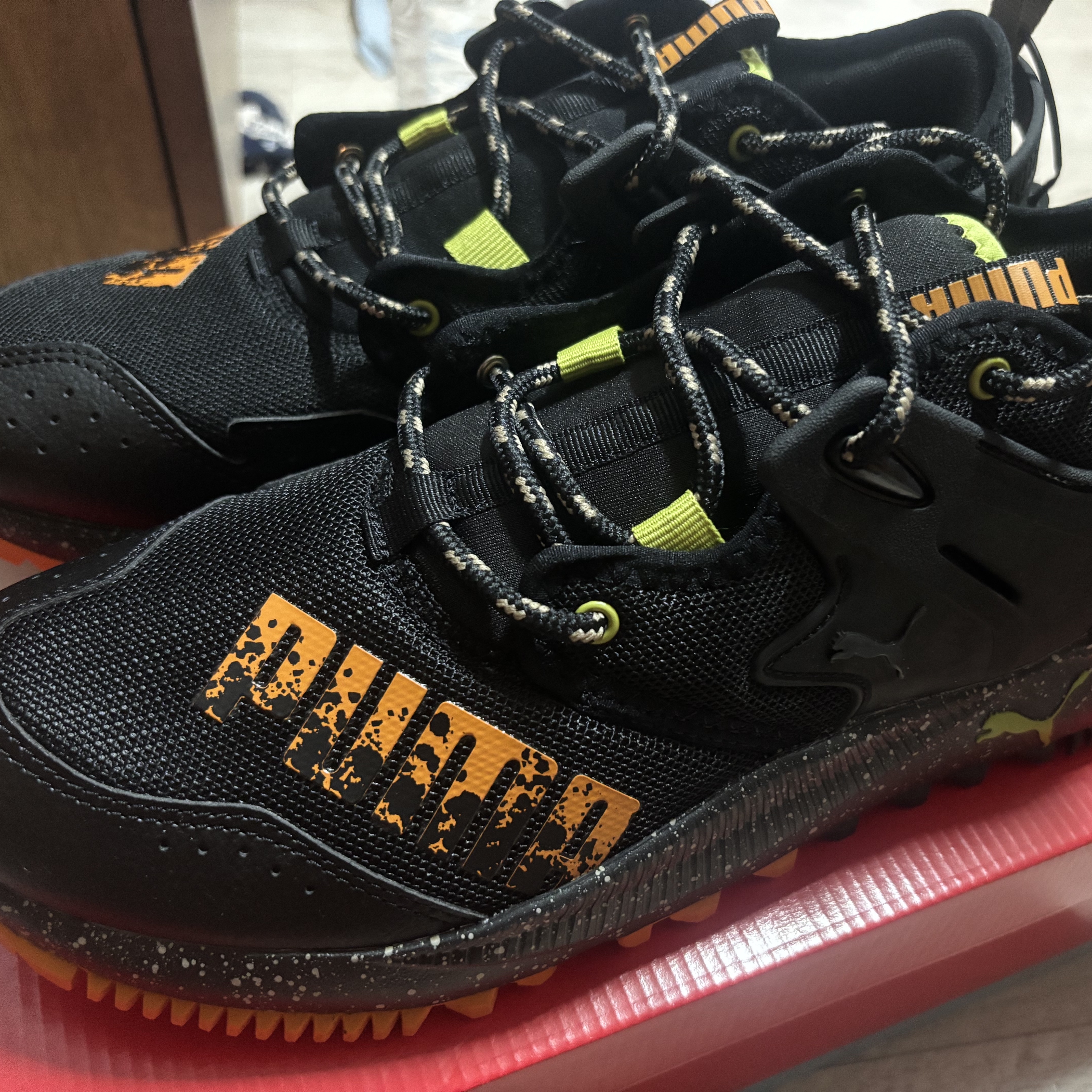 Puma Pacer Future Trail Black Orange Brick 착용 스타일