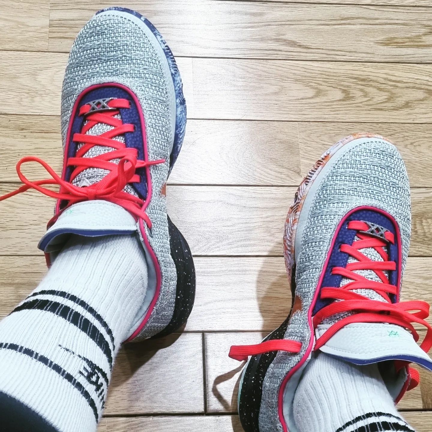 Nike LeBron XX EP Light Silver Lemon Chiffon 착용 스타일