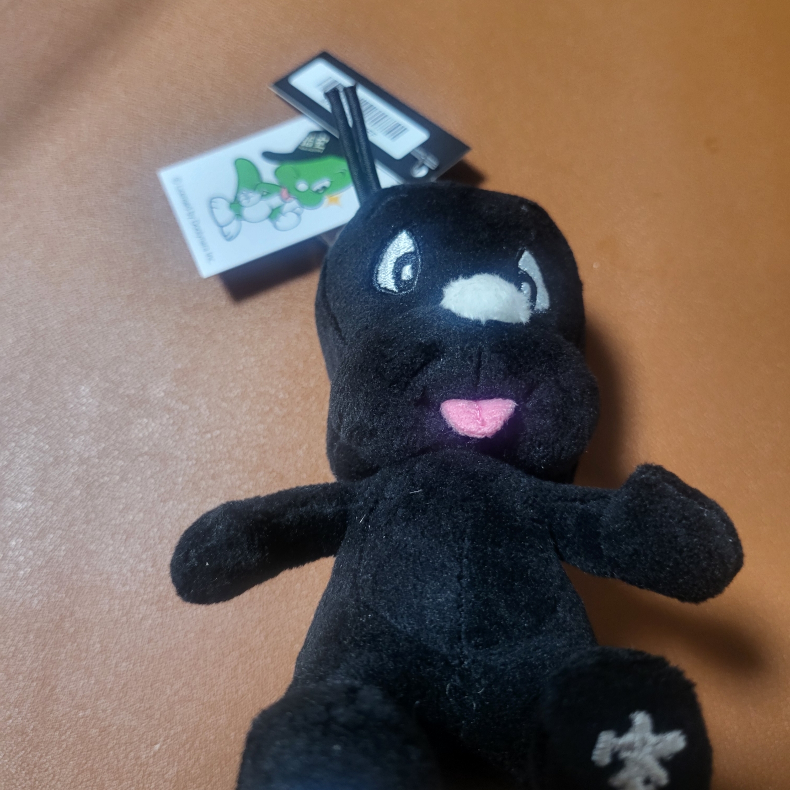 Darkr8m Studio x Dooly Dooly Keyring Black 착용 스타일