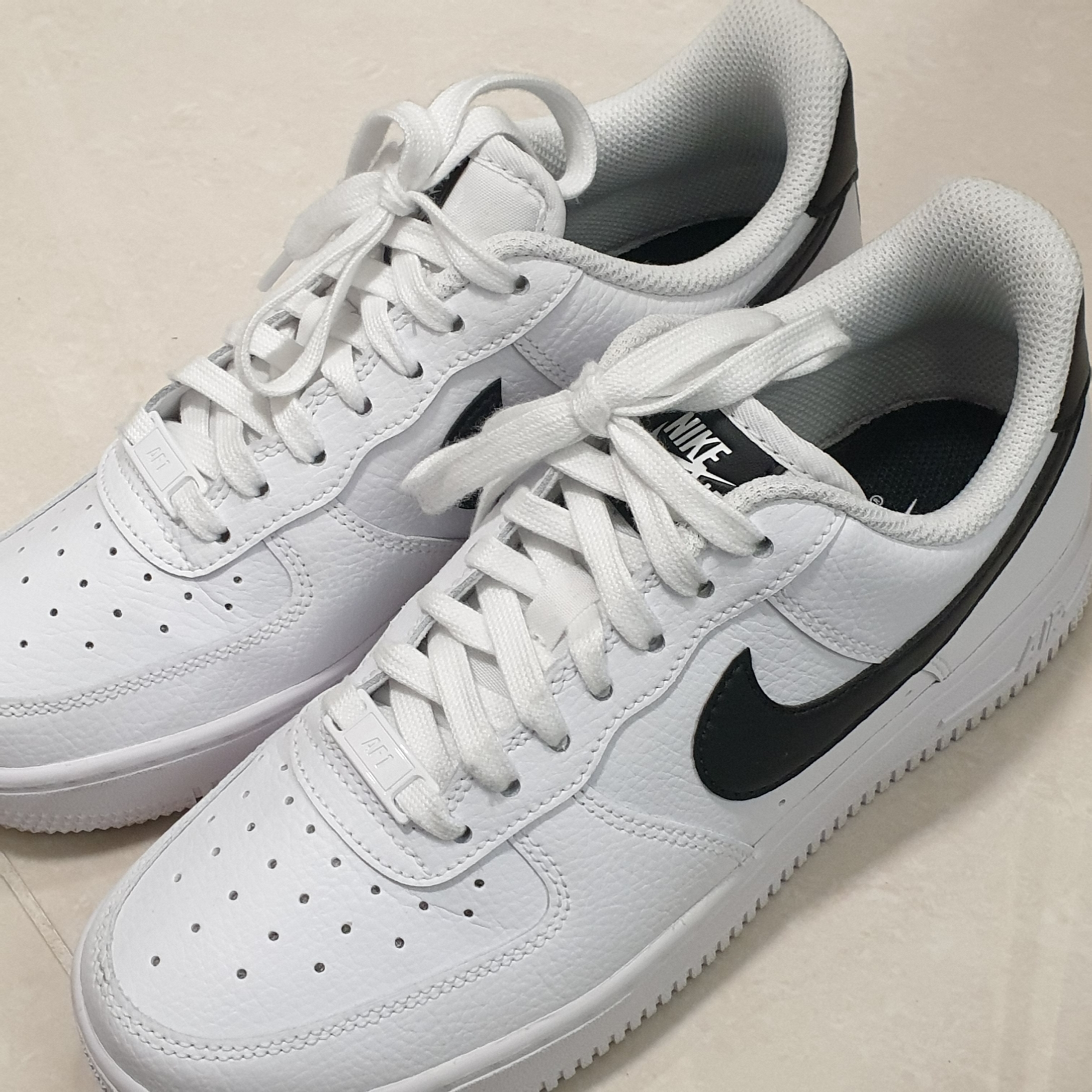 (W) Nike Air Force 1 '07 White Black 착용 스타일
