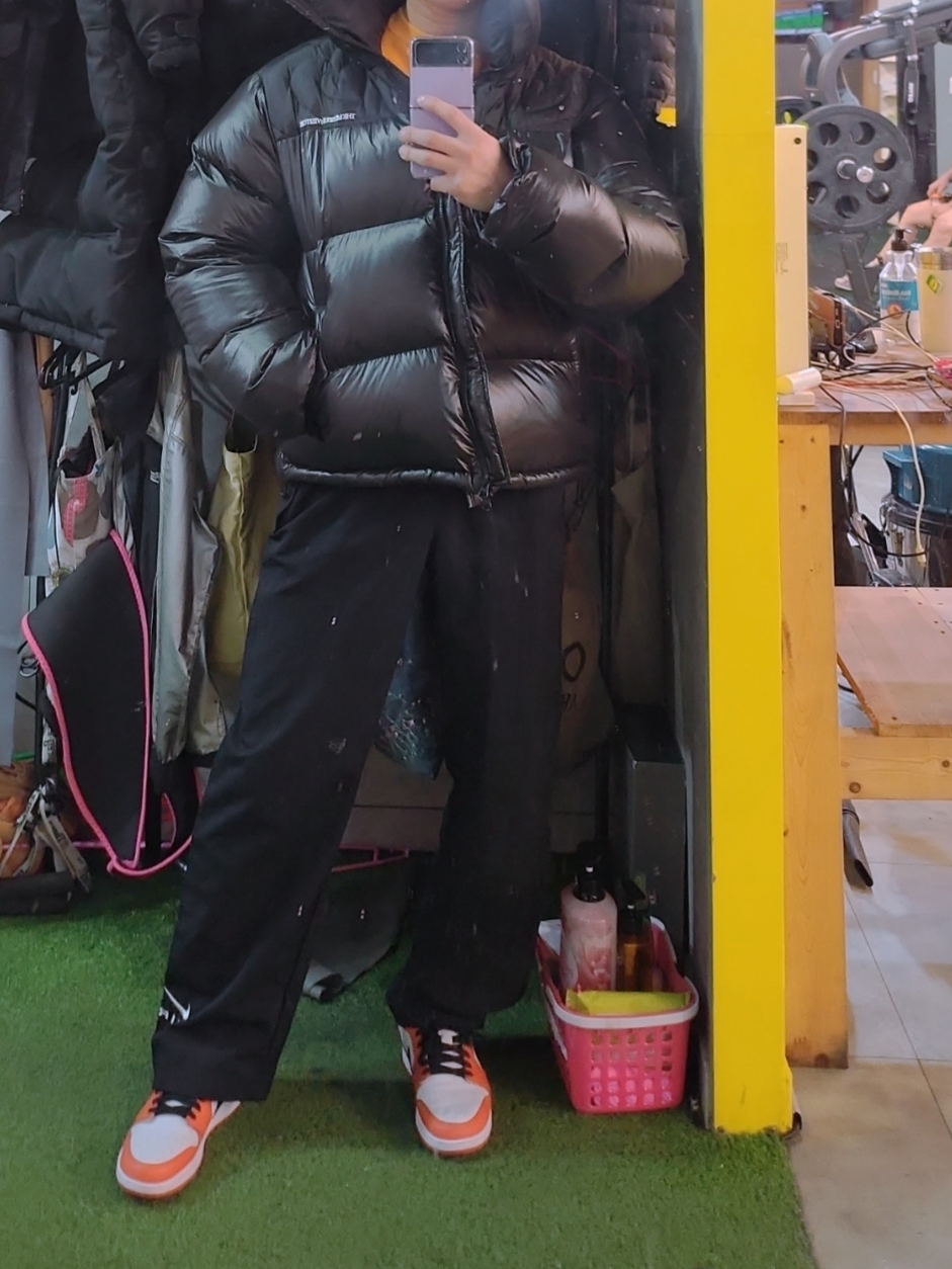 Jordan 1 Low OG Starfish, The Museum Visitor KREAM Heart Stitched Puffer Down Jacket Glossy Black - 23FW 착용 스타일 - 1