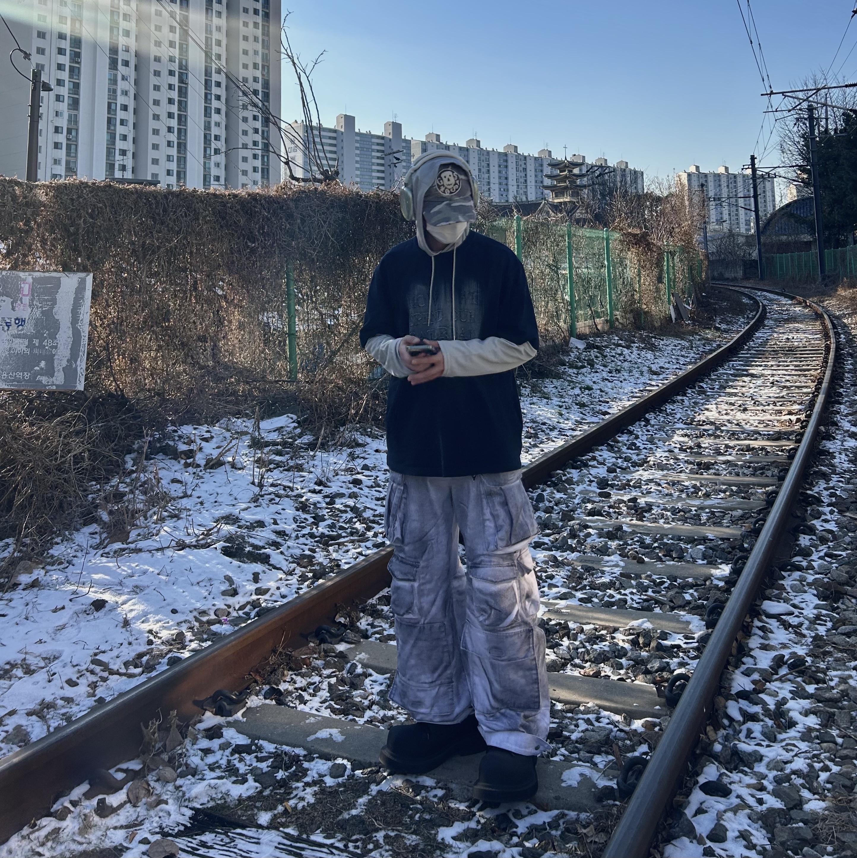 Test Artifact Era Max Winter 23 Clear, Apple AirPods Max Lightning Green (Korean Ver.) 착용 스타일 - 3