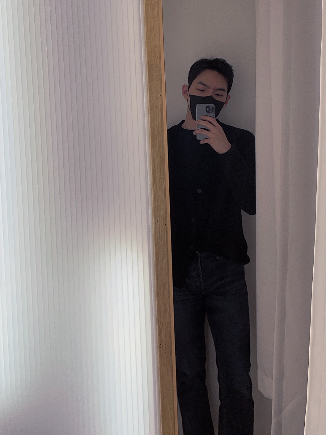 (W) Play Comme des Garcons Black Heart Button Up Shirt White, Golden Goose Stardan Total White Sneakers 착용 스타일 - 4