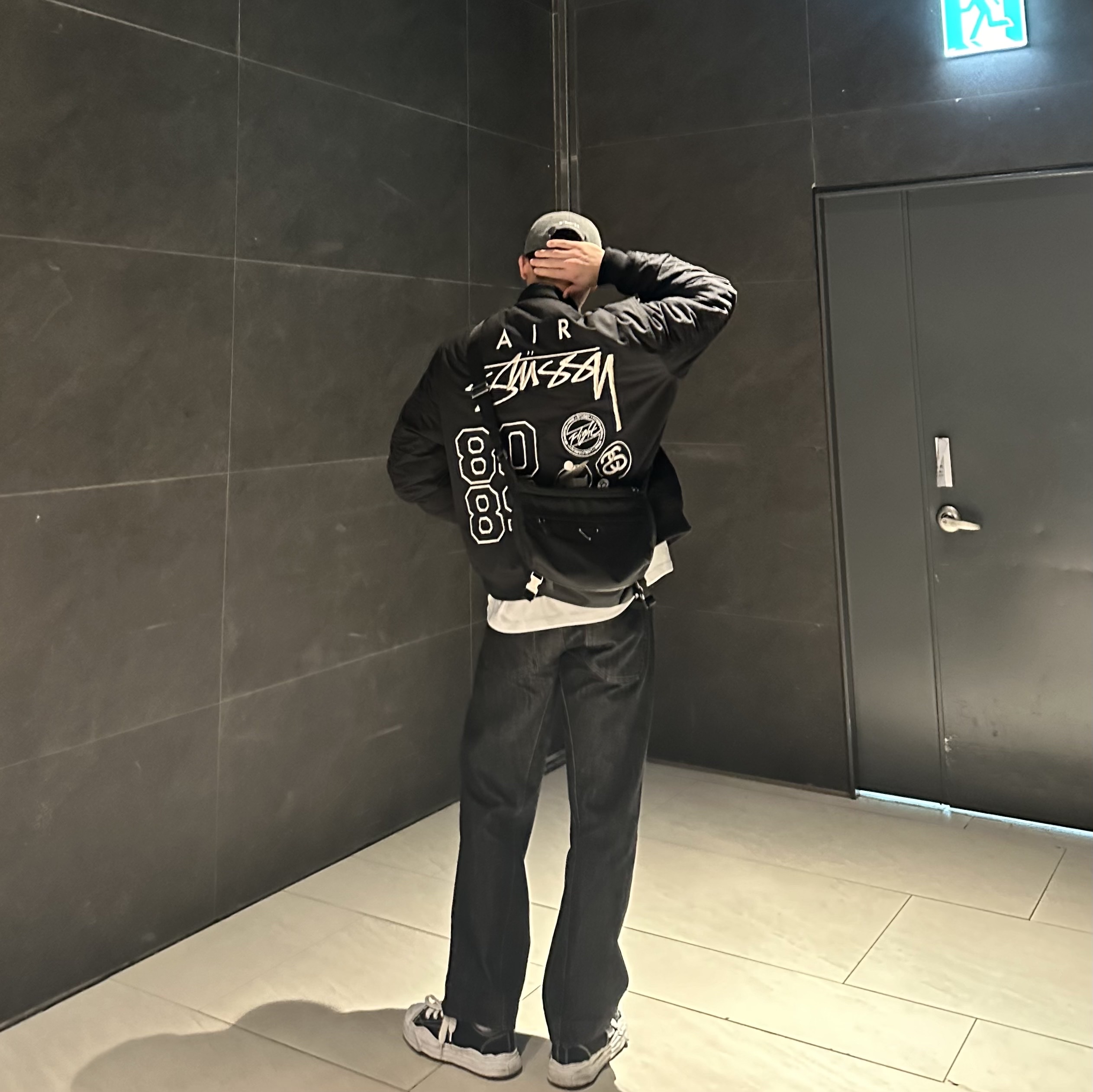 Maison Mihara Yasuhiro Hank OG Sole Canvas Low-top Sneakers Black, Nike x Stussy Reversible Jacket Black (FJ9153-010) 착용 스타일 - 2