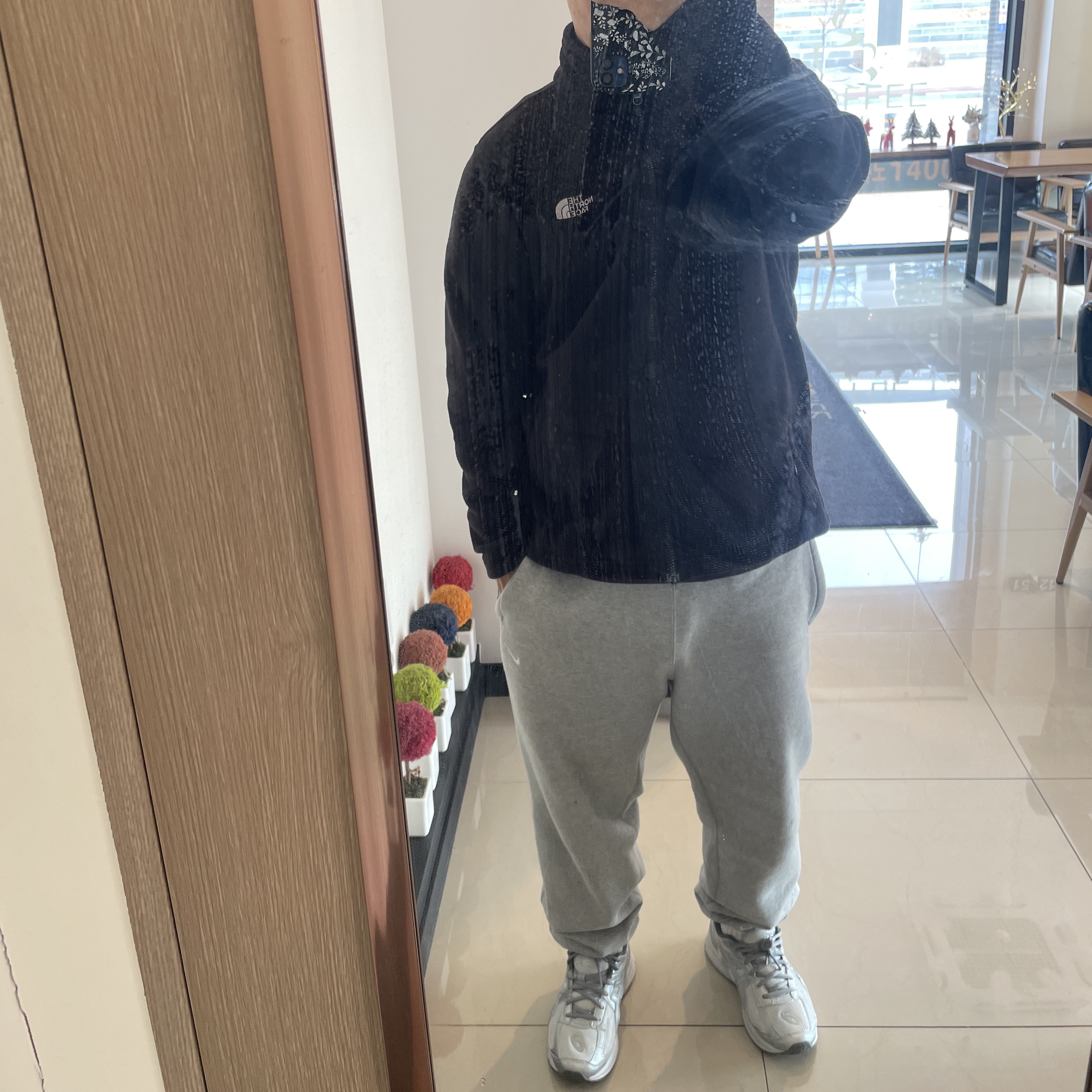 Asics Jog 100 S SMU Glacier Grey Pure Silver - 2E Wide, (W) Nike NRG Solo Swoosh Fleece Pants Dark Grey Heather - Asia 착용 스타일