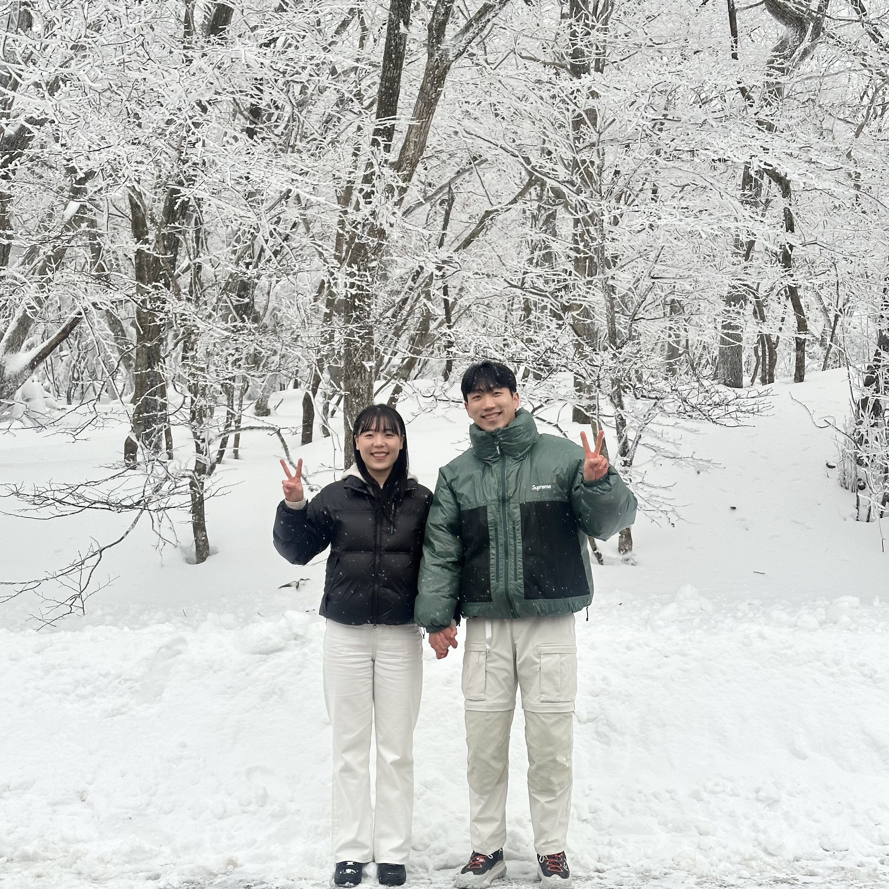 Supreme Reversible Featherweight Down Puffer Jacket Olive - 22FW, Nike ACG Smith Summit Cargo Pants Light Bone - Asia 착용 스타일 - 2
