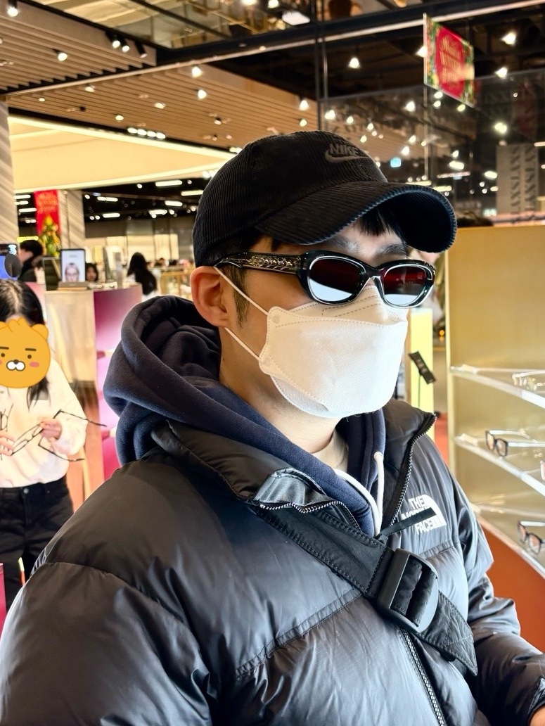 Nike Heritage 86 Corduroy Cap Black, The North Face 1996 Eco Nuptse Jacket Black 착용 스타일 - 2