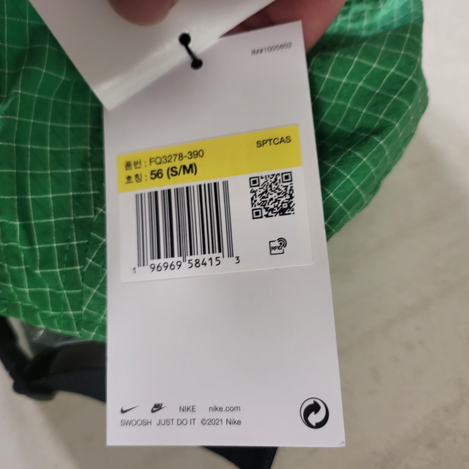 Nike x Off-White Fly Cap Kelly Green 착용 스타일 - 3