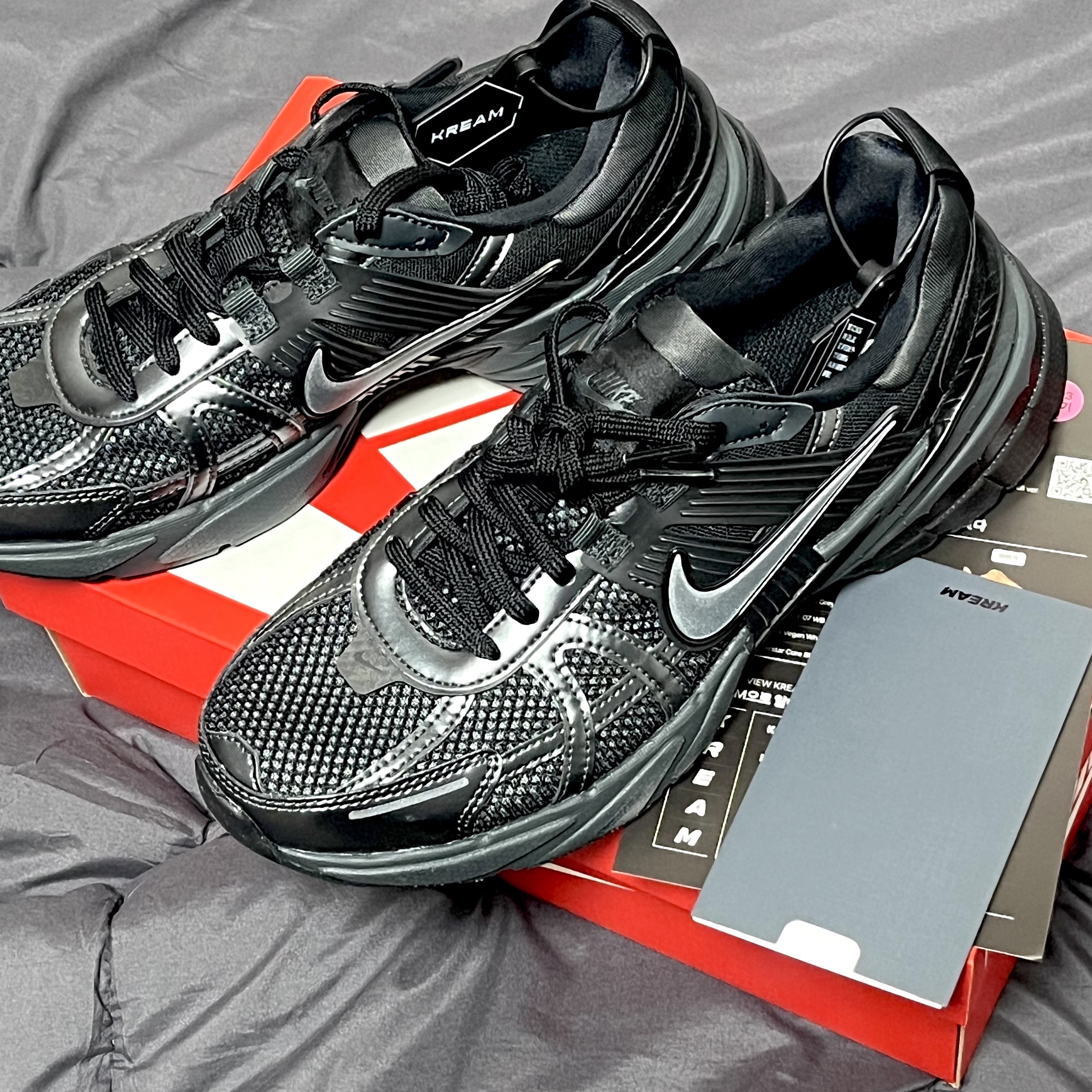 Nike V2K Run Black Anthracite 착용 스타일 - 1