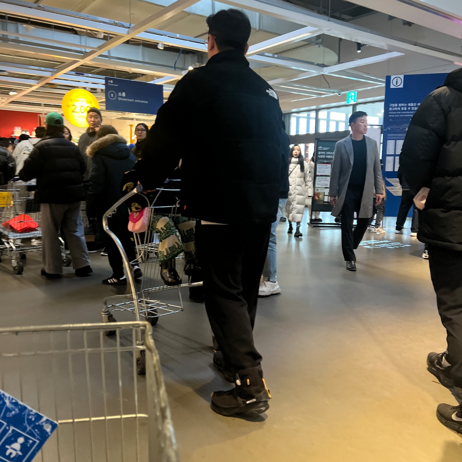Supreme x The North Face Suede Nuptse Jacket Black - 23FW 착용 스타일 - 1