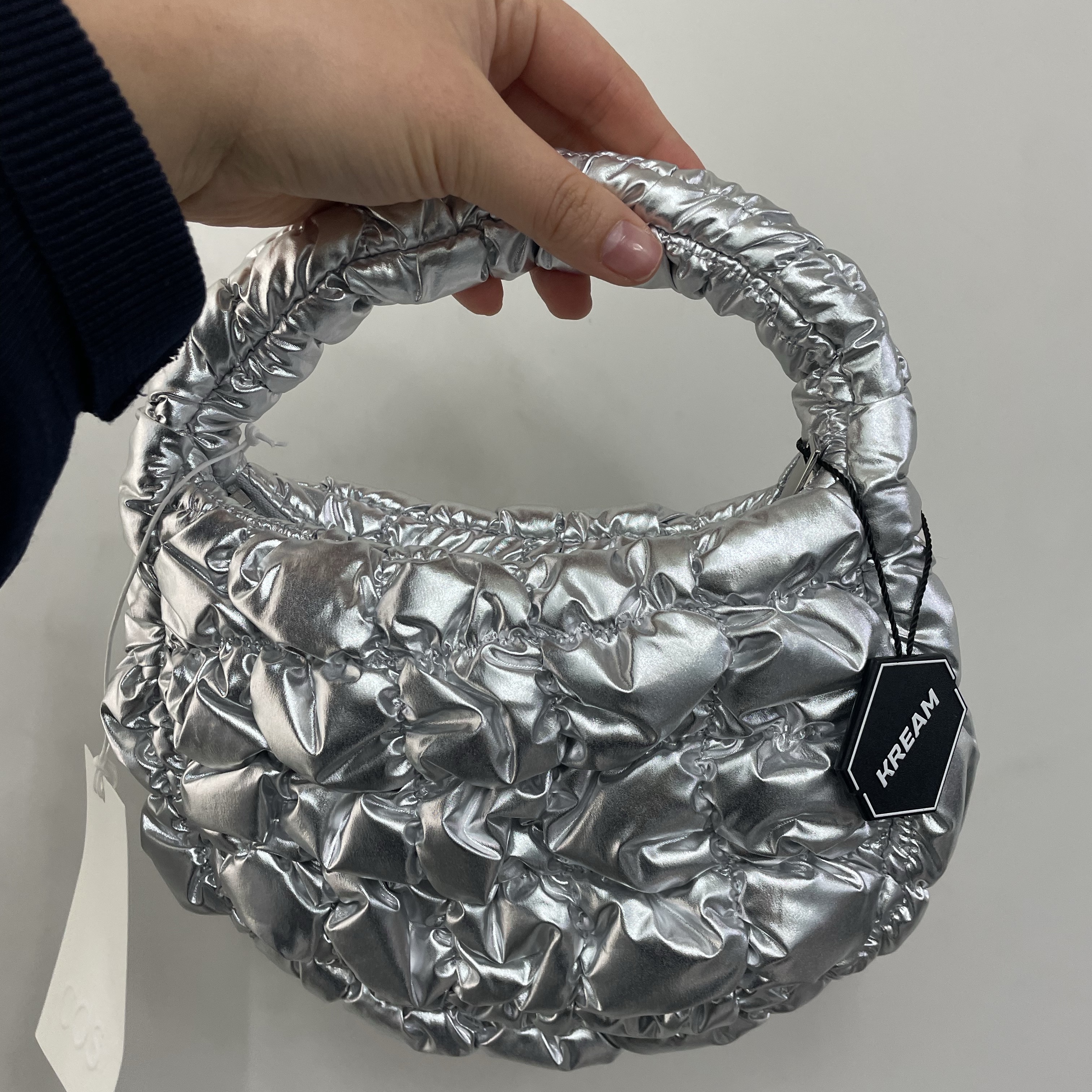 COS Quilted Micro Bag Silver 착용 스타일
