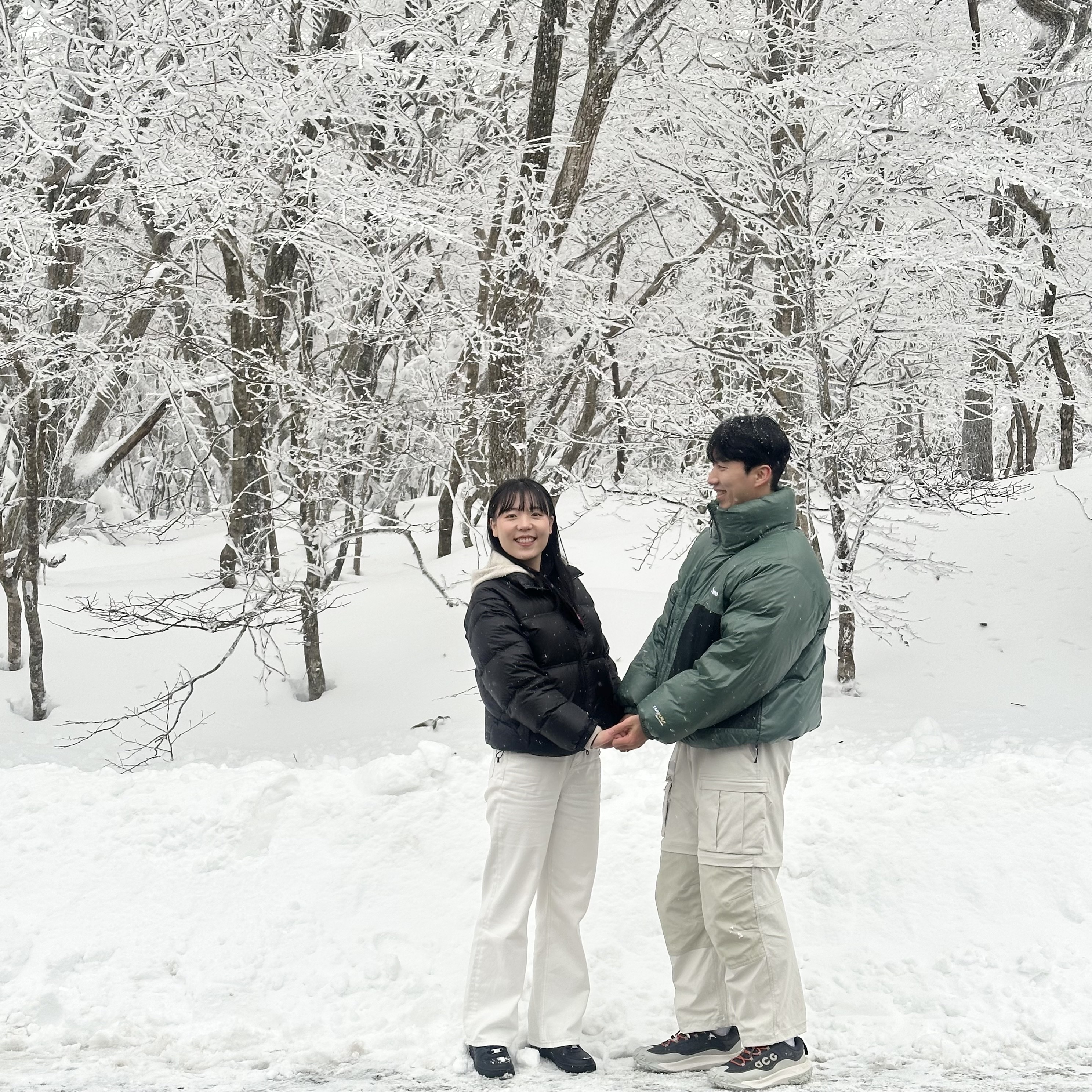 Supreme Reversible Featherweight Down Puffer Jacket Olive - 22FW, Nike ACG Smith Summit Cargo Pants Light Bone - Asia 착용 스타일 - 3