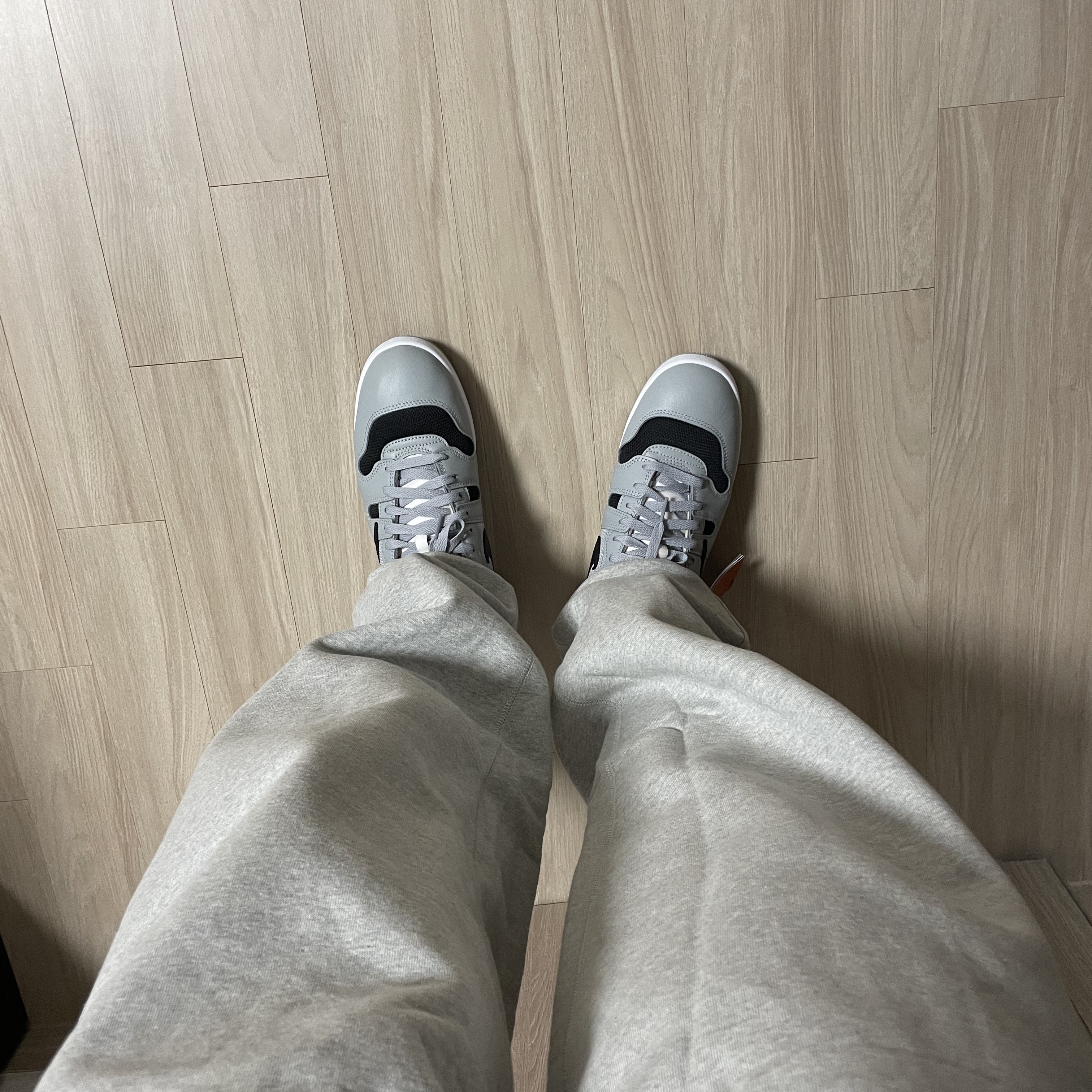 Nike x Stussy Fleece Pants Grey Heather (FN5231-050) 착용 스타일 - 2