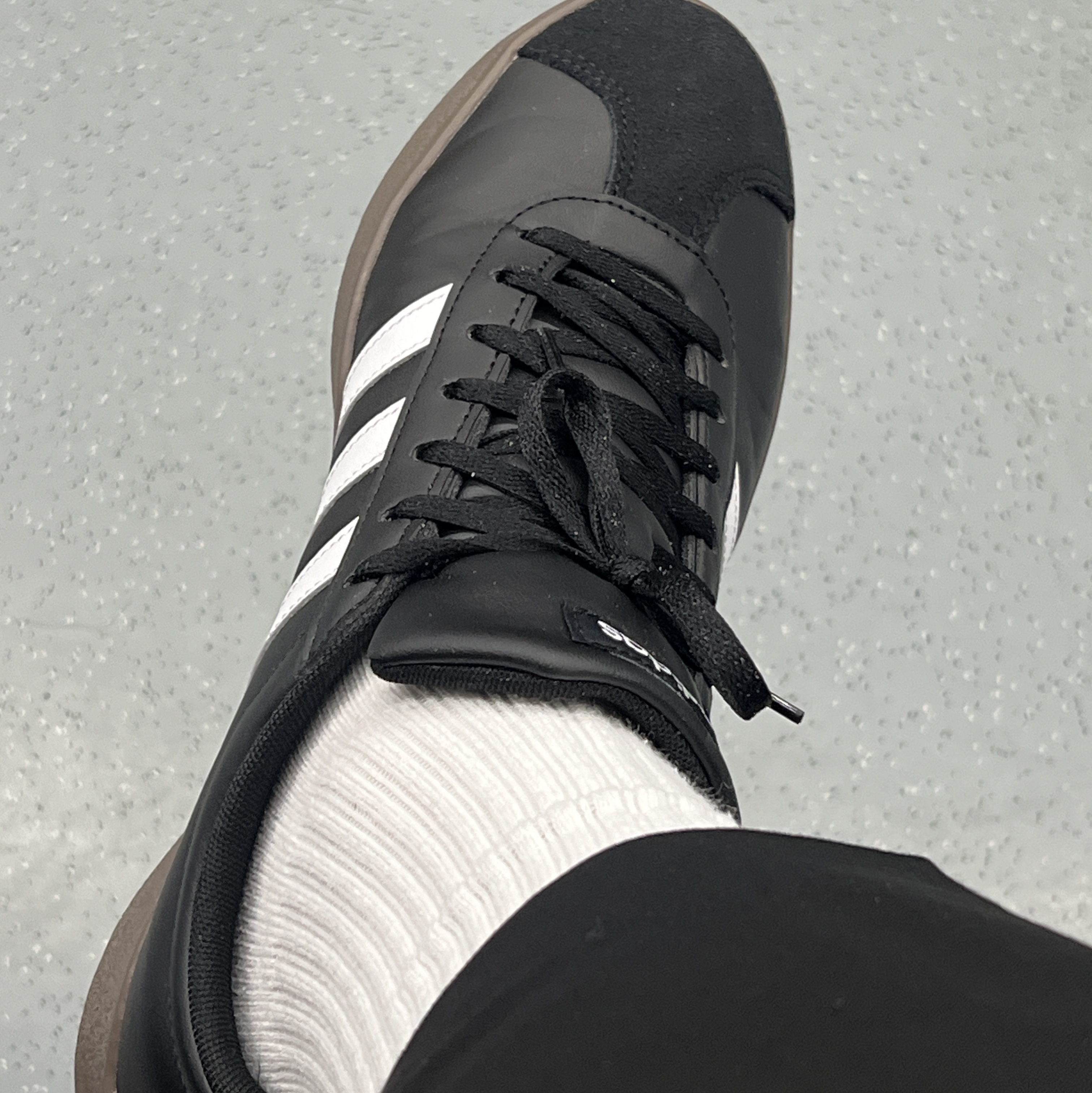 Adidas VL Court Base Core Black Cloud White 착용 스타일