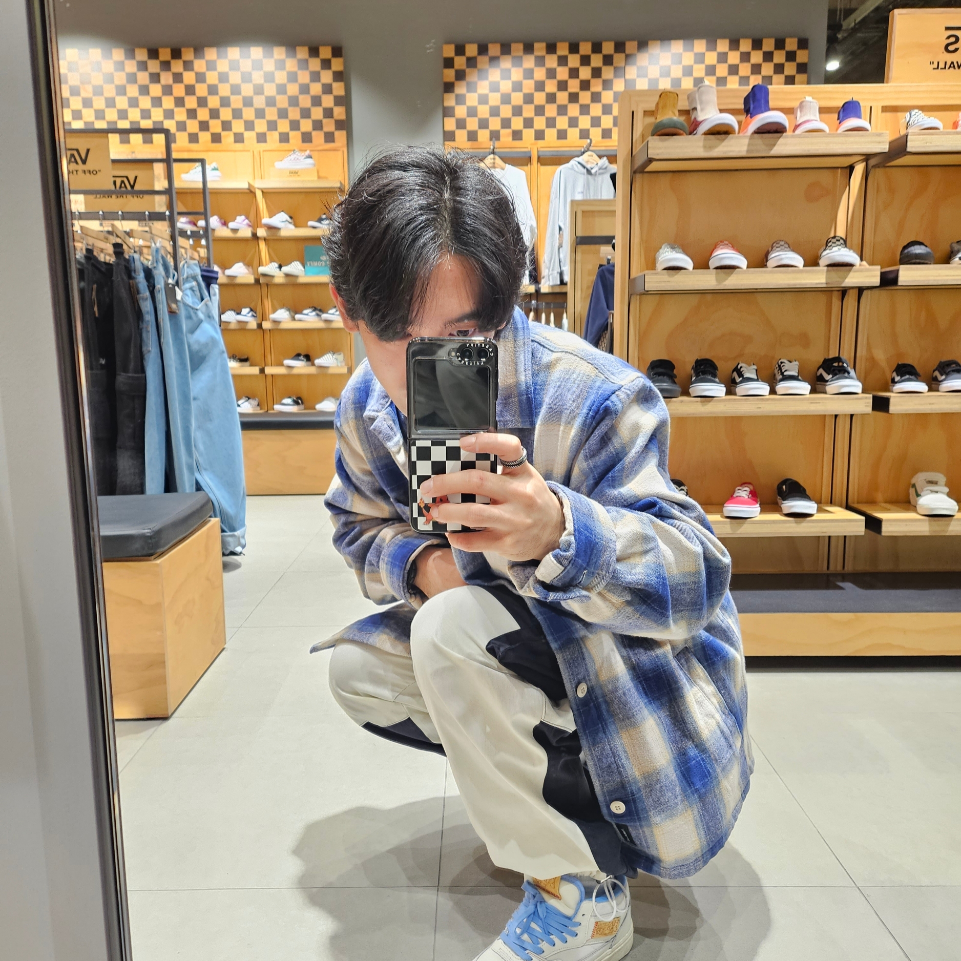 Vans x IAB Studio Half Cab Marshmallow Antique White 착용 스타일 - 2