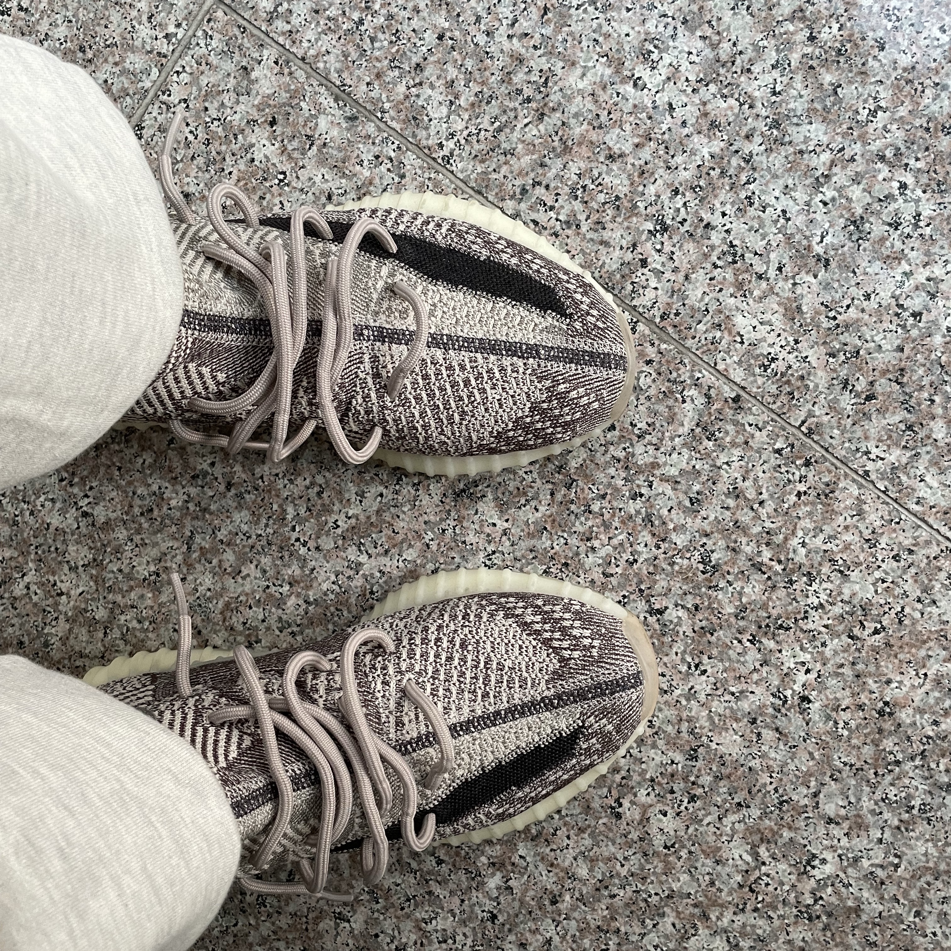 Adidas Yeezy Boost 350 V2 Zyon 착용 스타일 - 2
