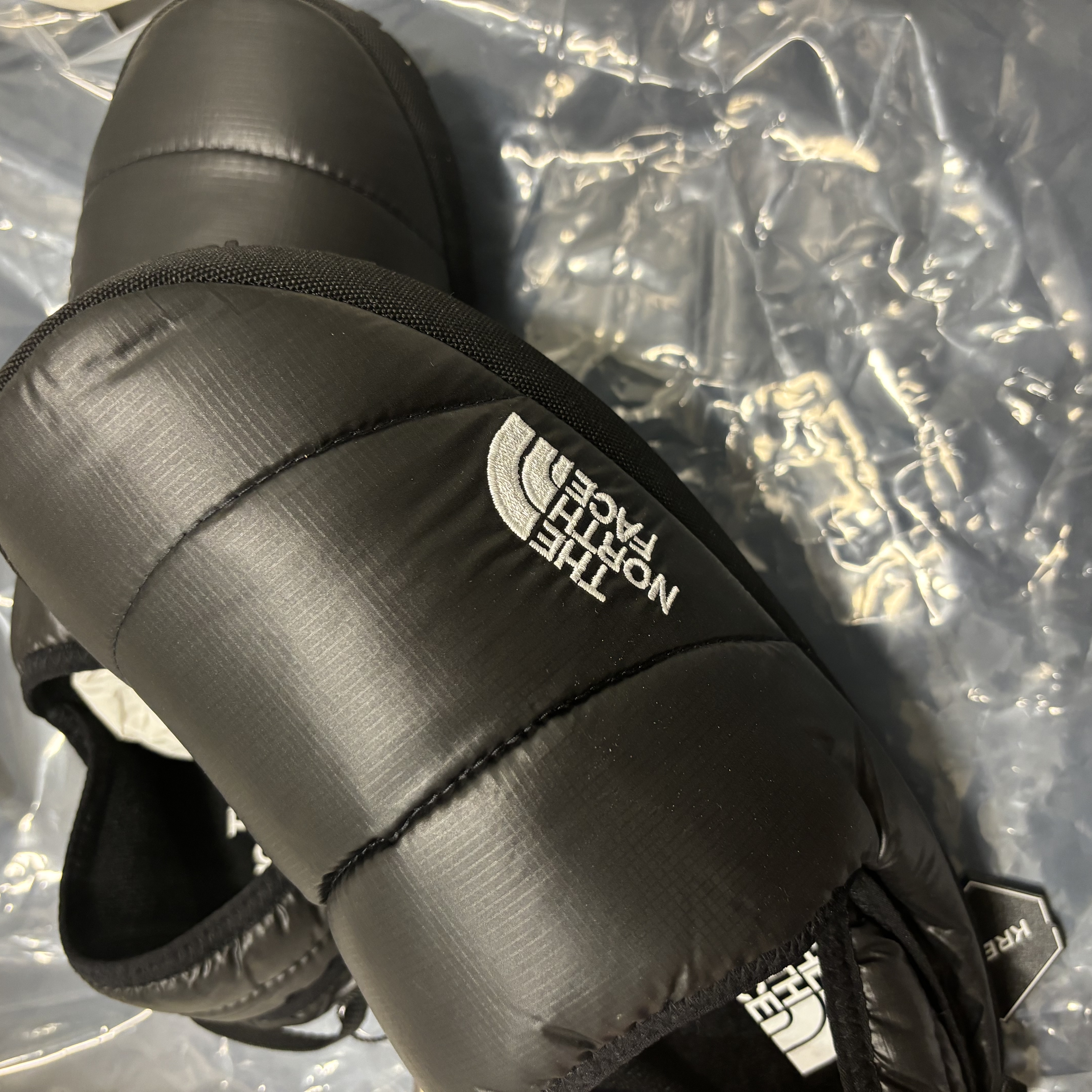 The North Face Nuptse Mule Black 착용 스타일