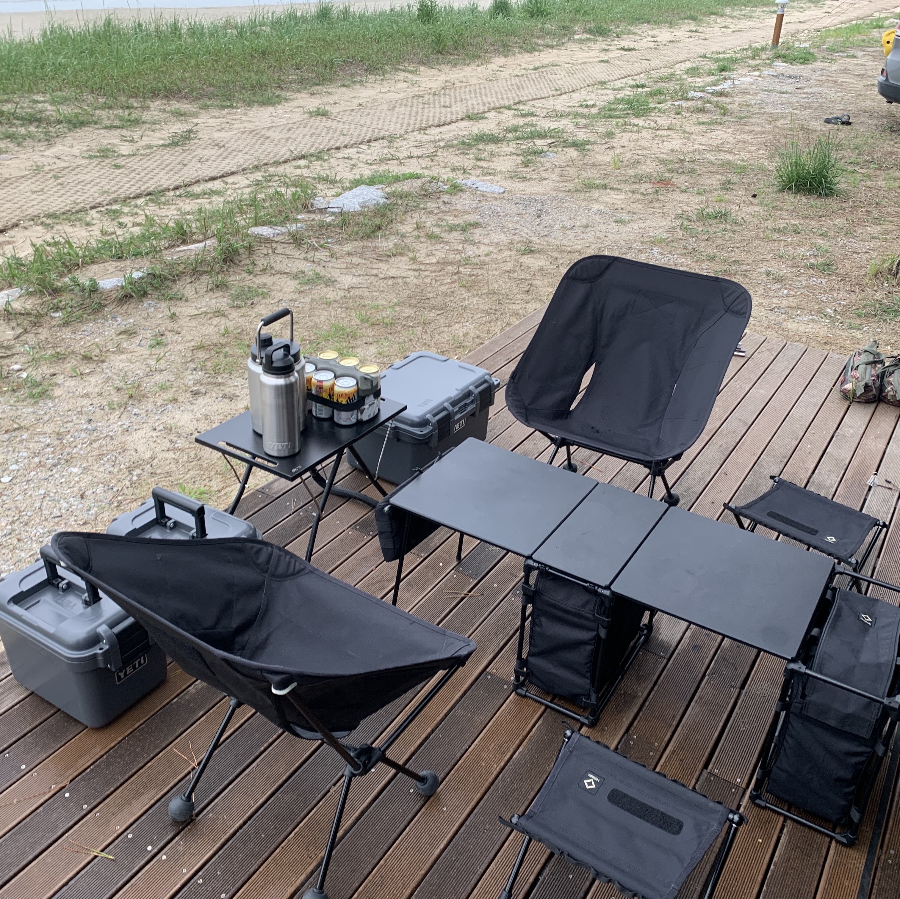 Helinox Table Top 39 x 19 for Field Office M Black, Helinox Tactical Chair L Black 착용 스타일