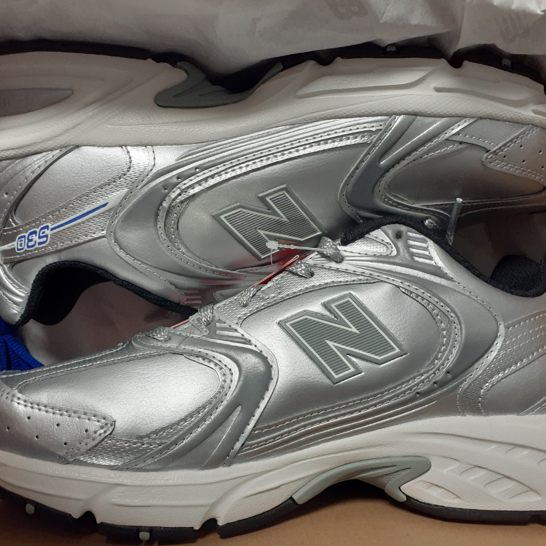 New Balance x Yeseyesee 530 Silver Royal Blue 착용 스타일