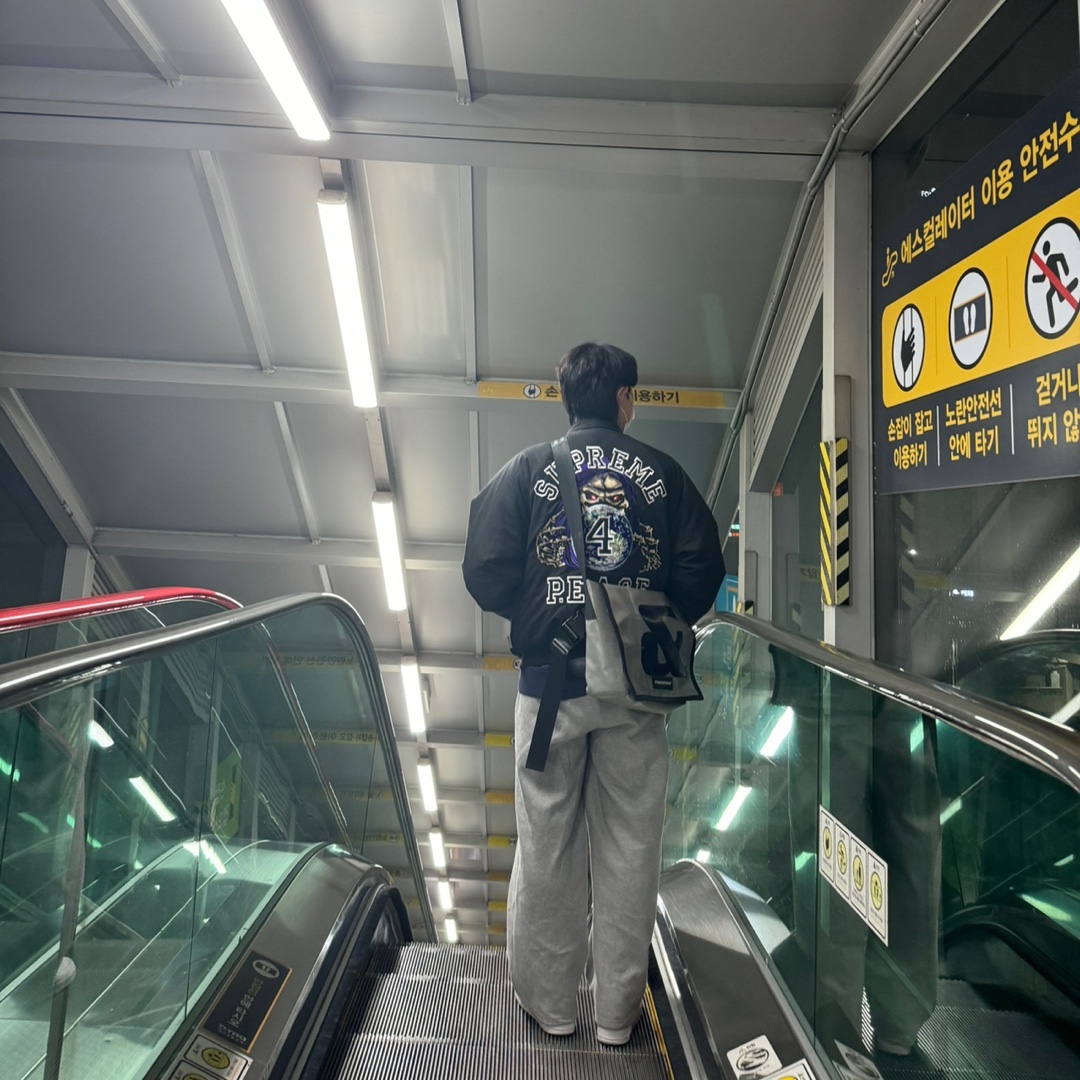 Supreme Peace Embroidered Work Jacket Black - 23FW 착용 스타일