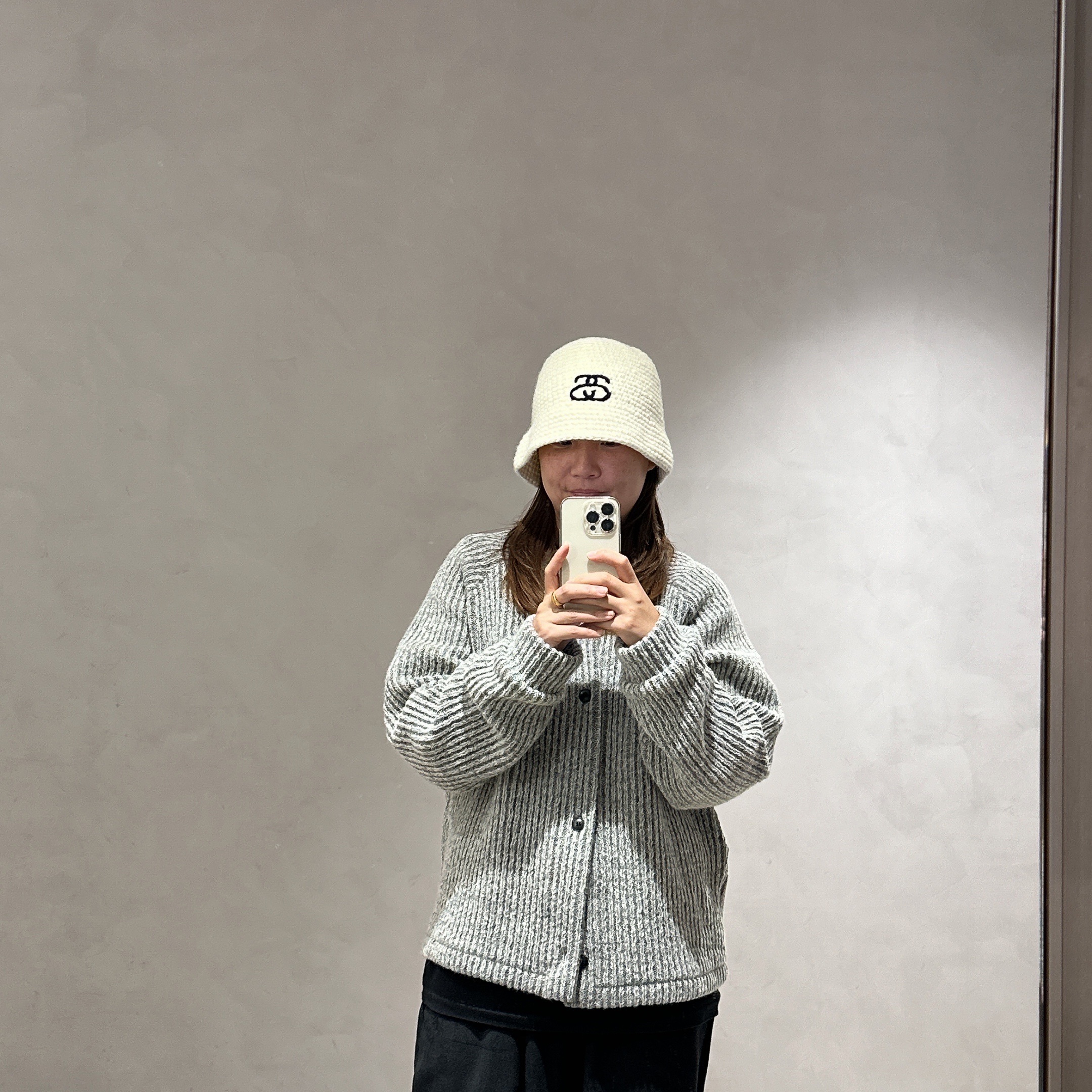 Stussy SS Link Knit Bucket Hat Bone 착용 스타일