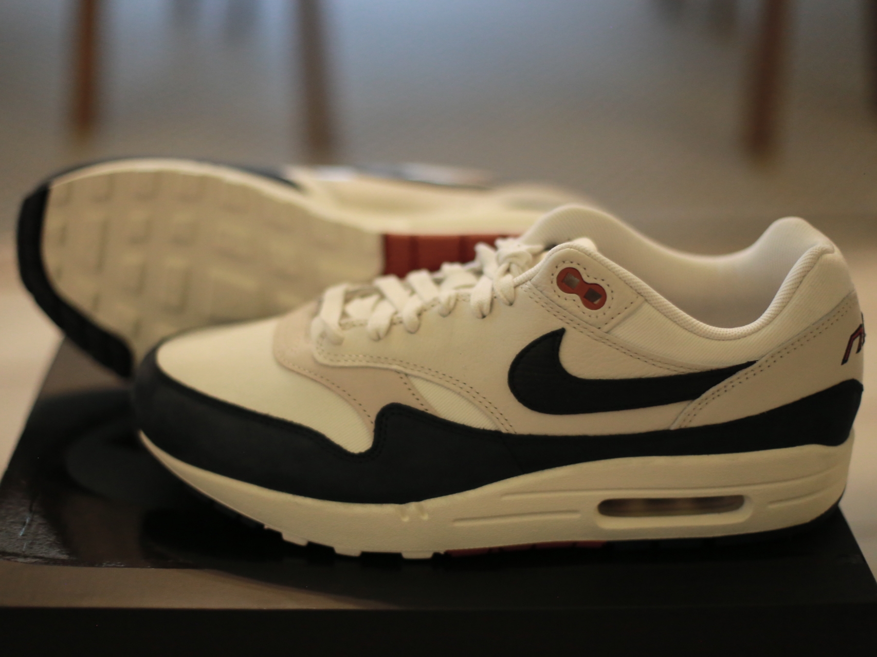 (W) Nike Air Max 1 Obsidian and Light Orewood Brown 착용 스타일 - 4
