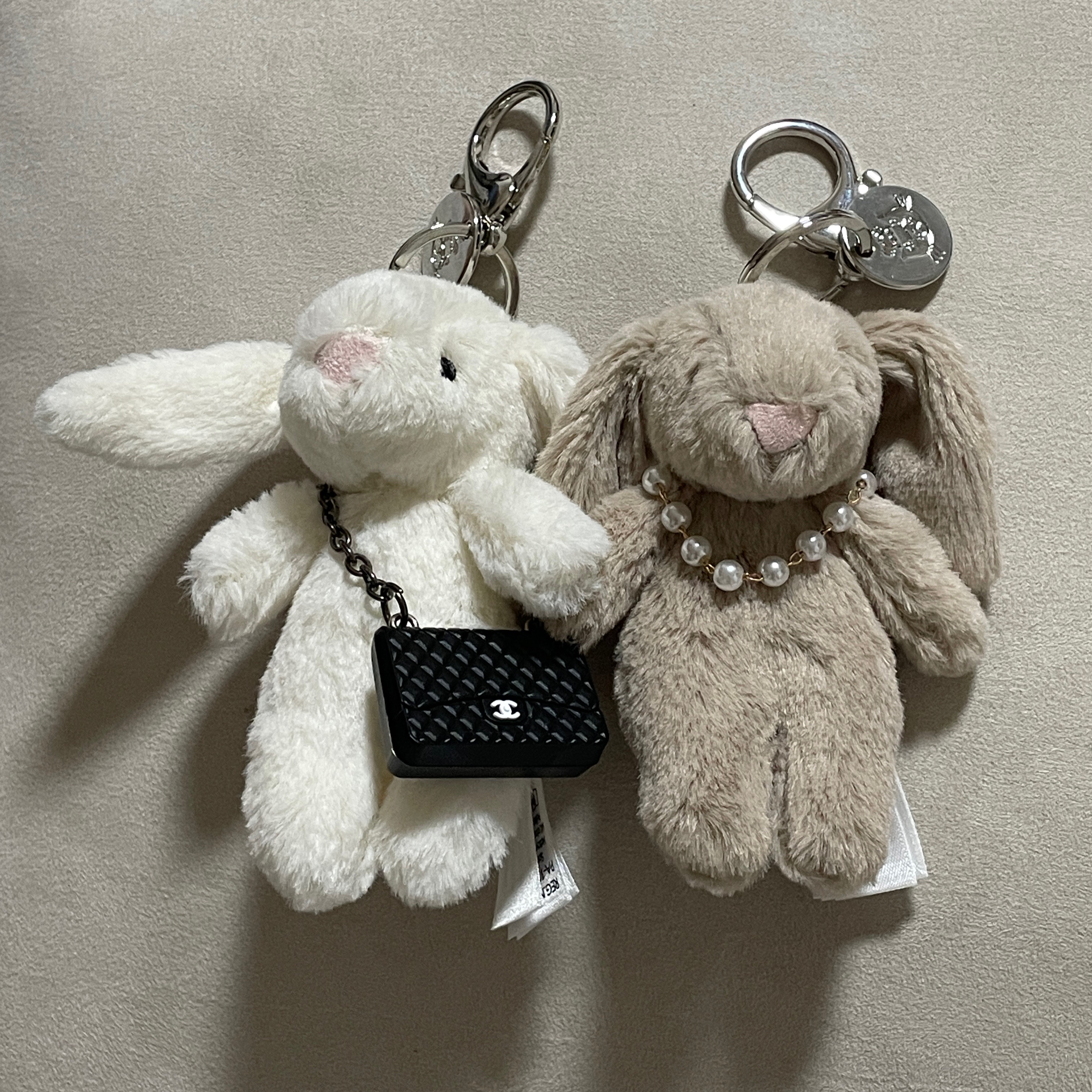 Jellycat Bashful Bunny Bag Charm Beige 착용 스타일