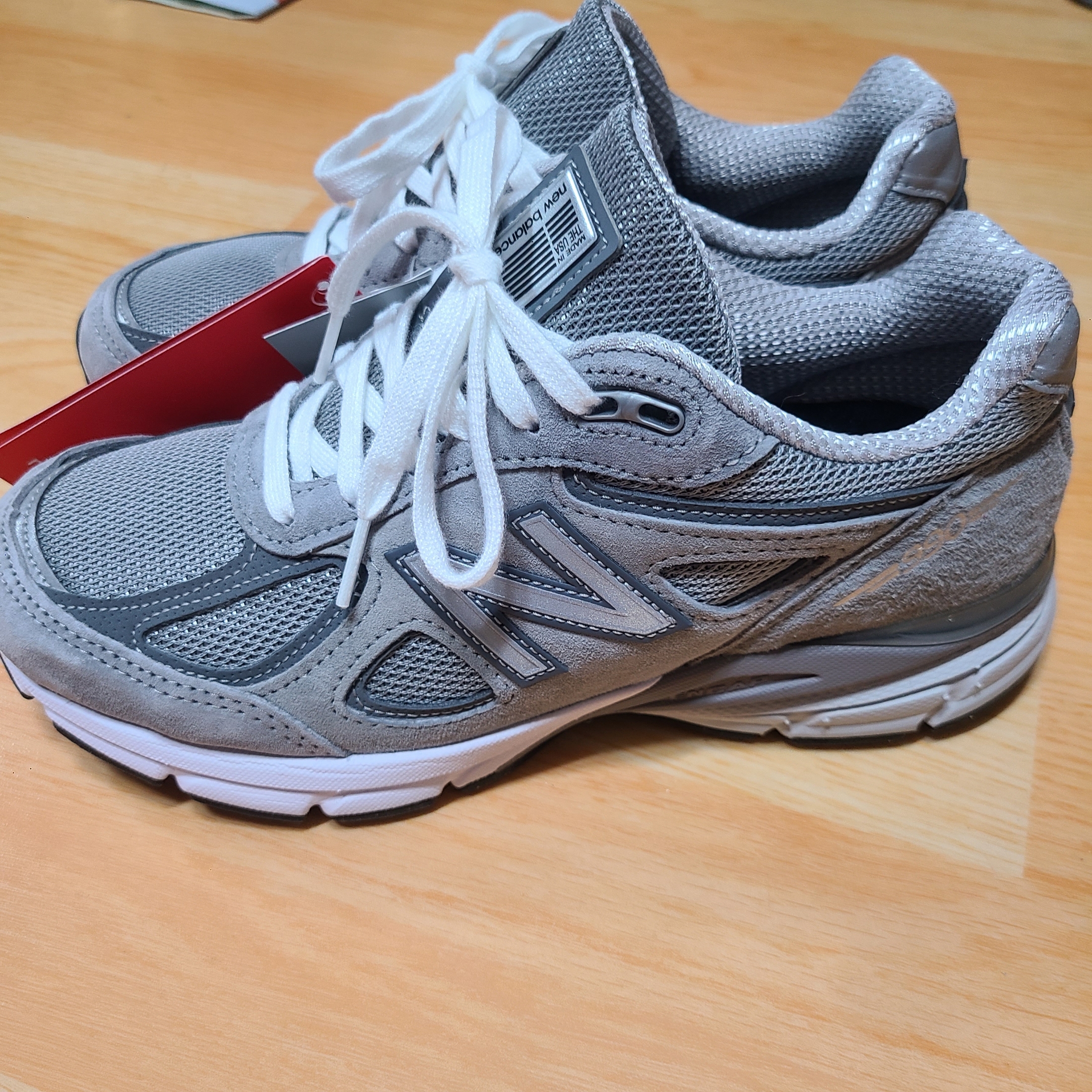 New Balance 990v4 Made in USA Grey Silver 착용 스타일 - 2