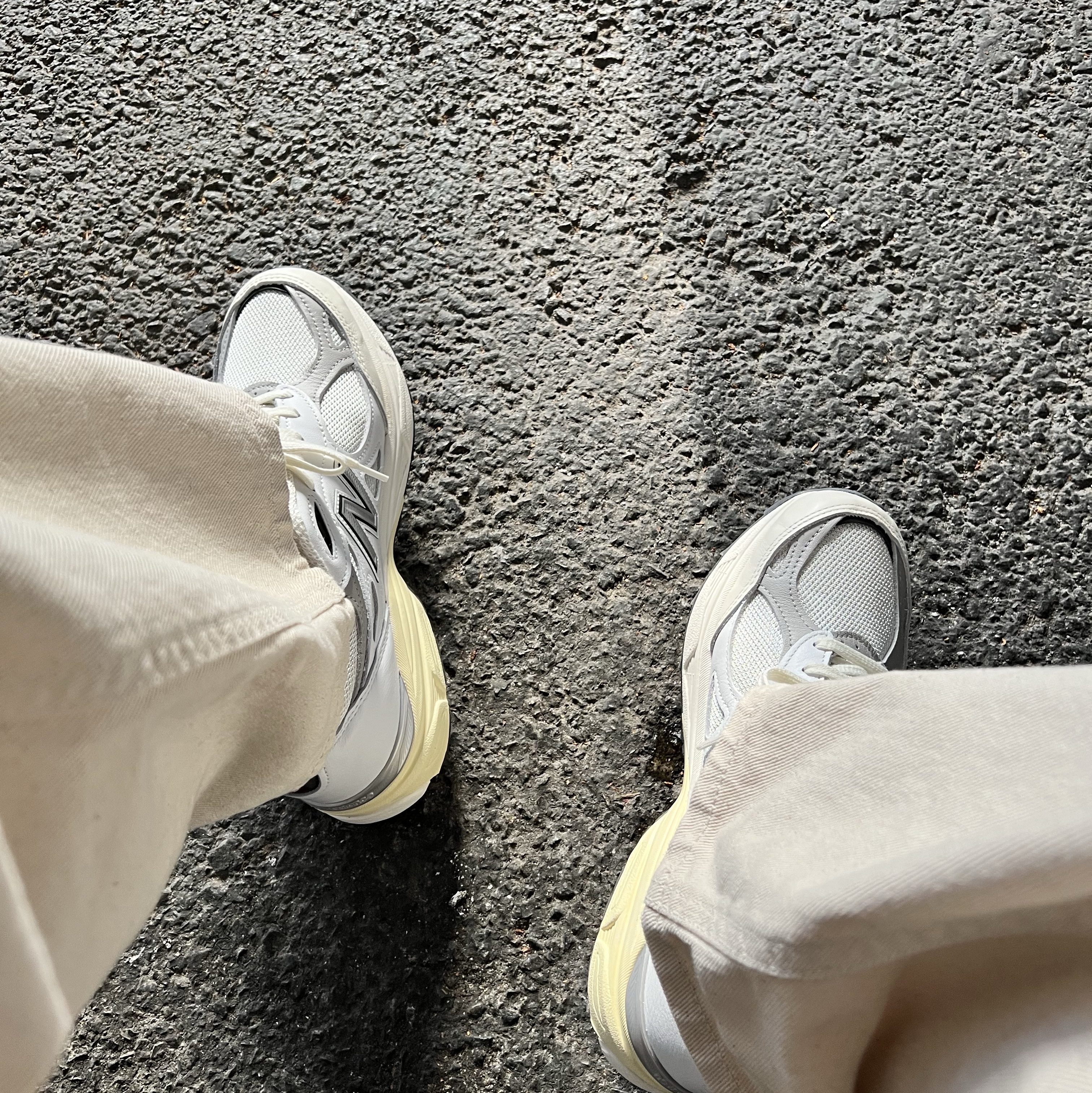 New Balance 990v3 Made in USA Sea Salt 착용 스타일 - 1