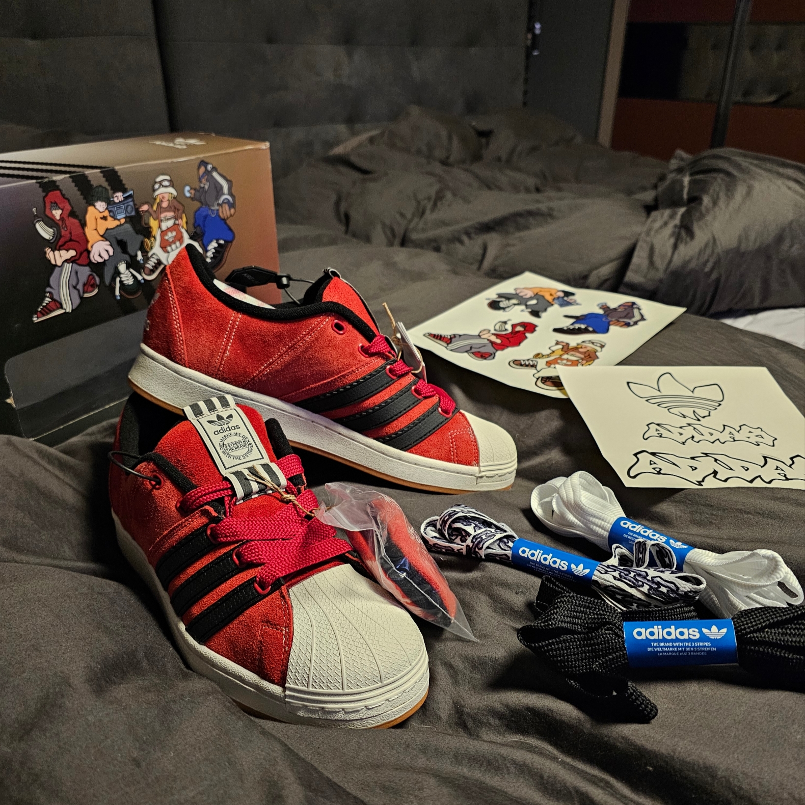 Adidas x YNuK Superstar Supermodified Power Red 착용 스타일 - 2